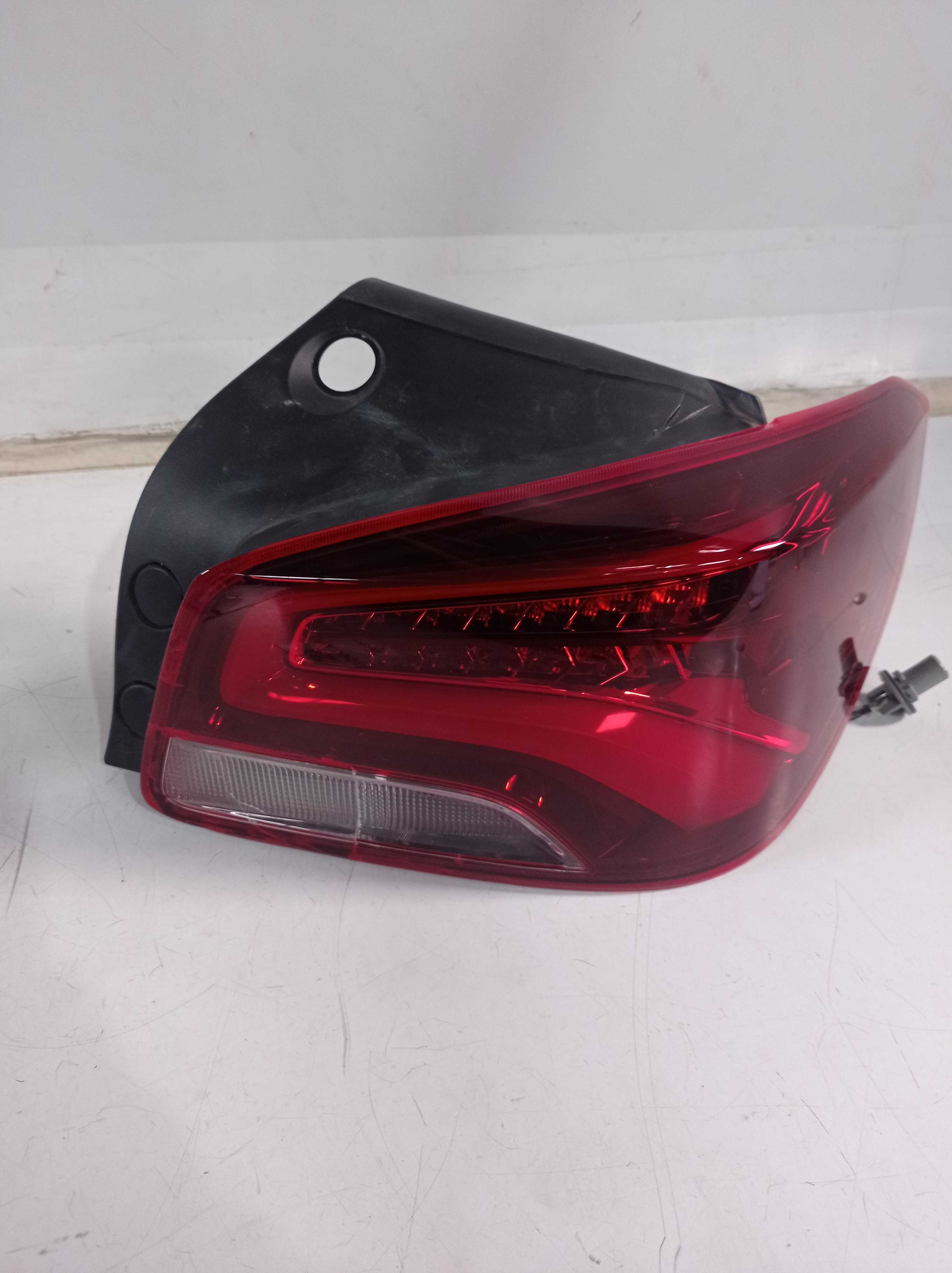 LANTERNA TRASEIRA DIREITA GM ONIX HATCH RECUPERADA 2