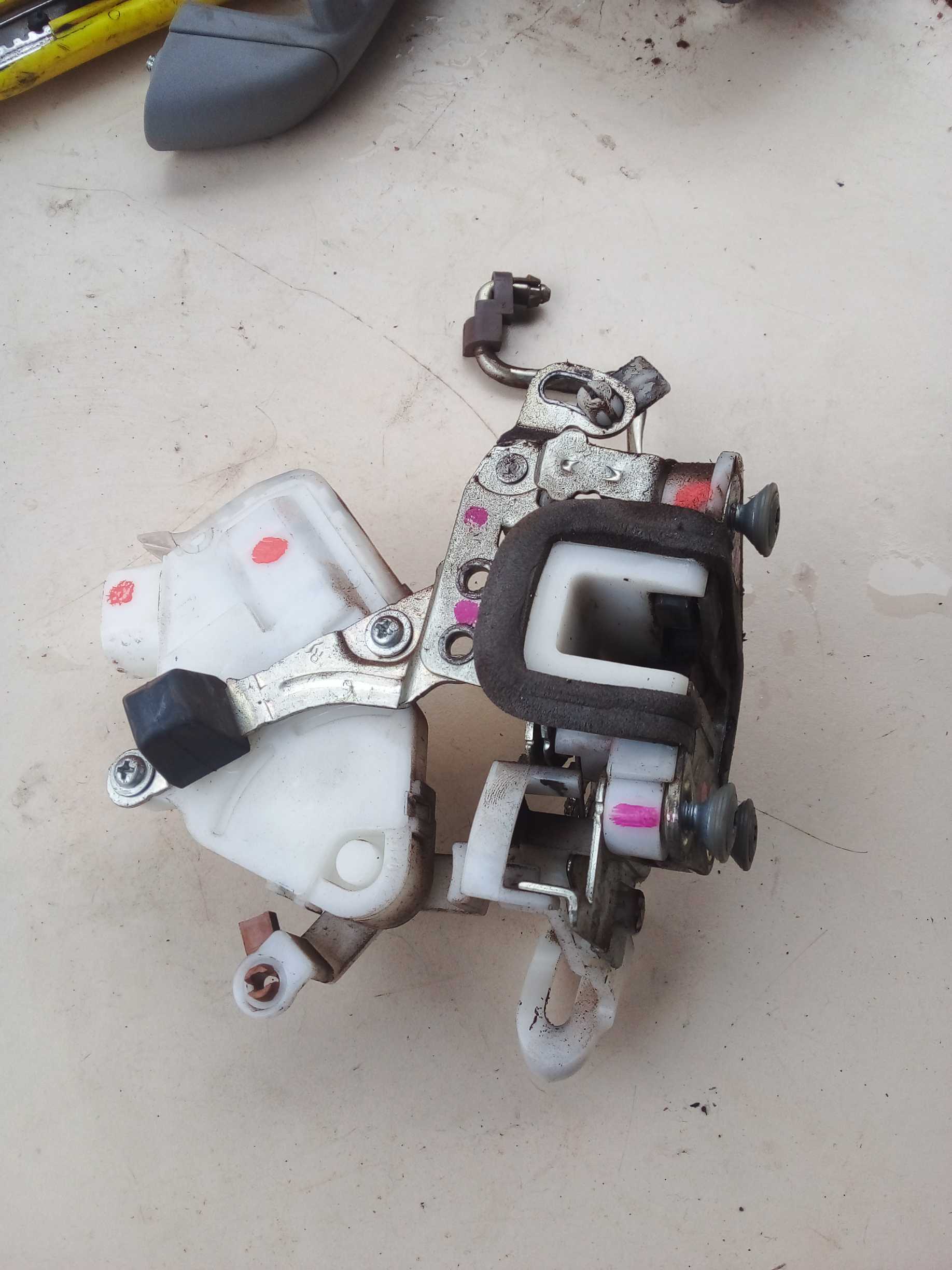 FECHADURA  PORTA TRÁS DIREITO ETIOS 2018 2