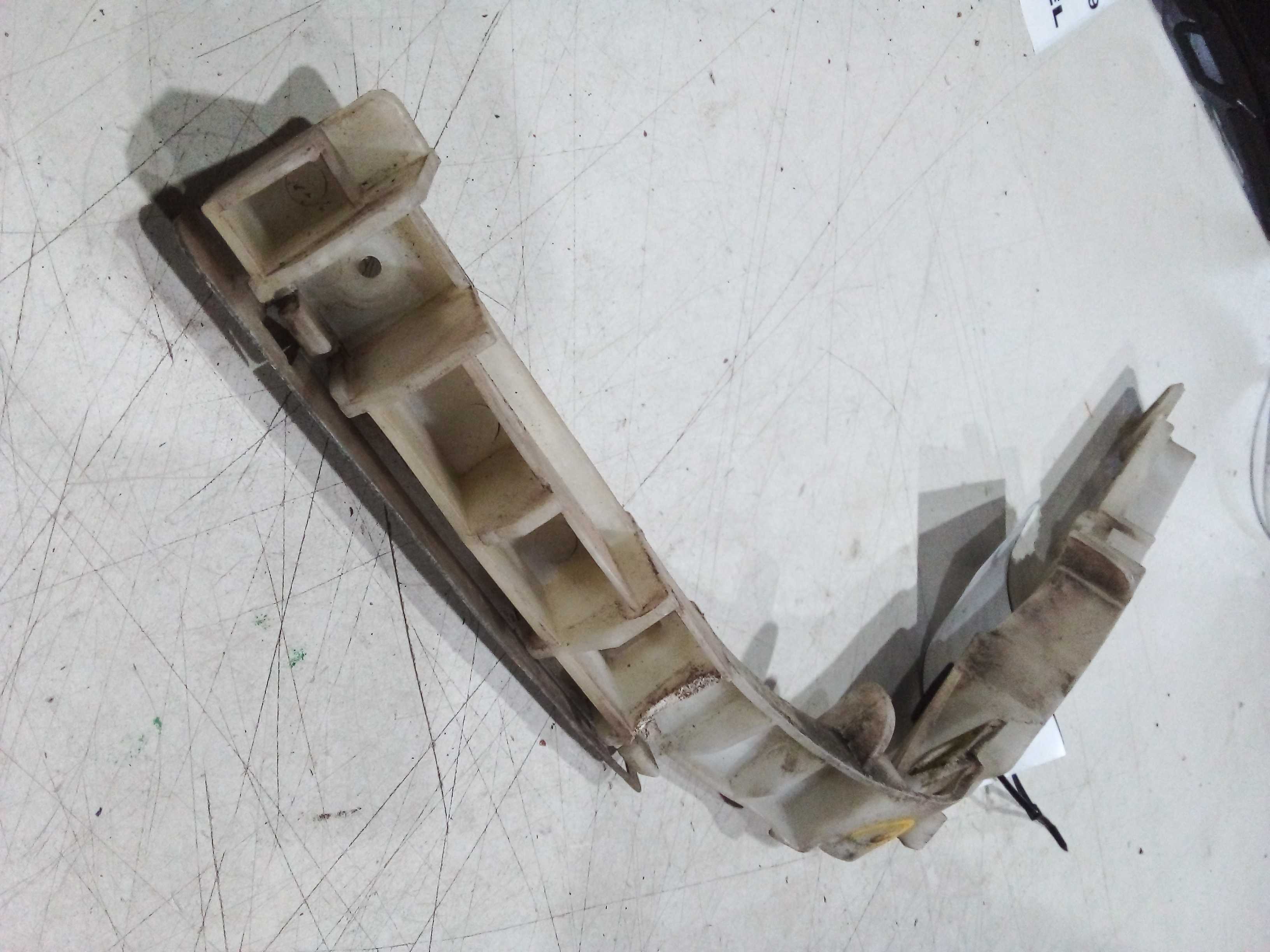 SUPORTE ESQUERDO PARACHOQUE TRASEIRO Captiva 2011  96819746 2