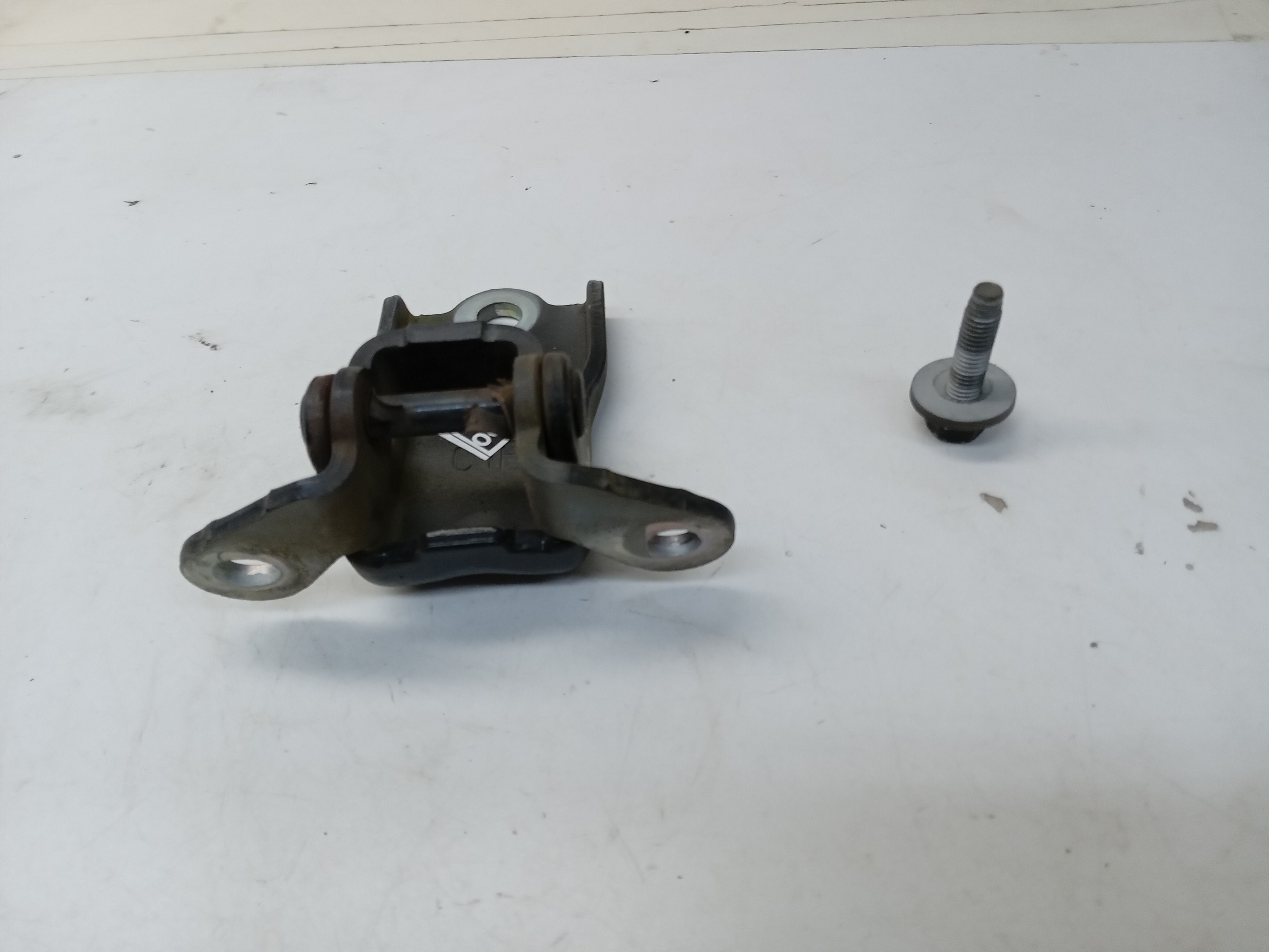DOBRADIÇA SUPERIOR PORTA DIANTEIRA ESQUERDA GM Captiva 2009 2