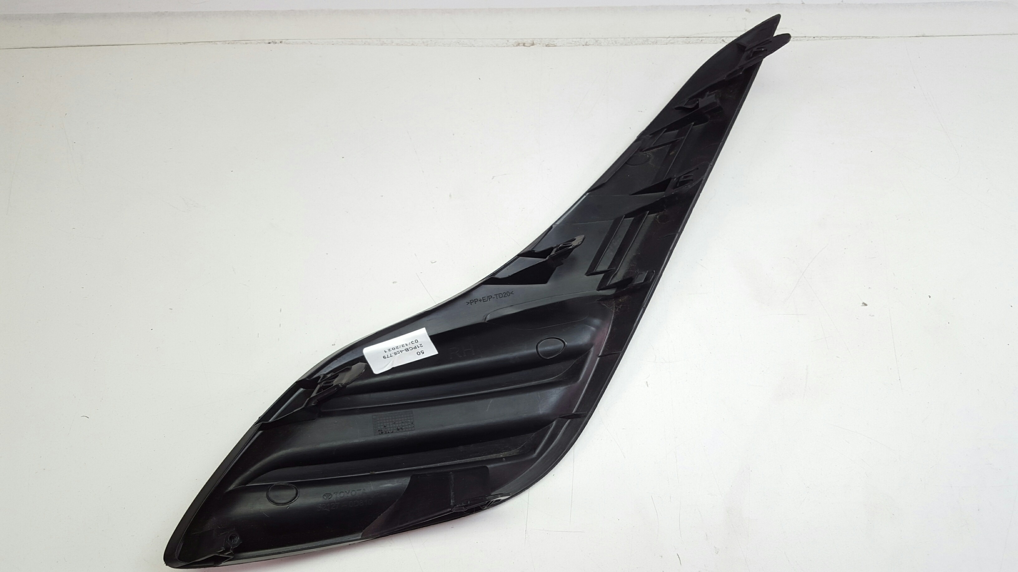 Moldura Farol Milha Direito Toyota Yaris Original 521270d81 3