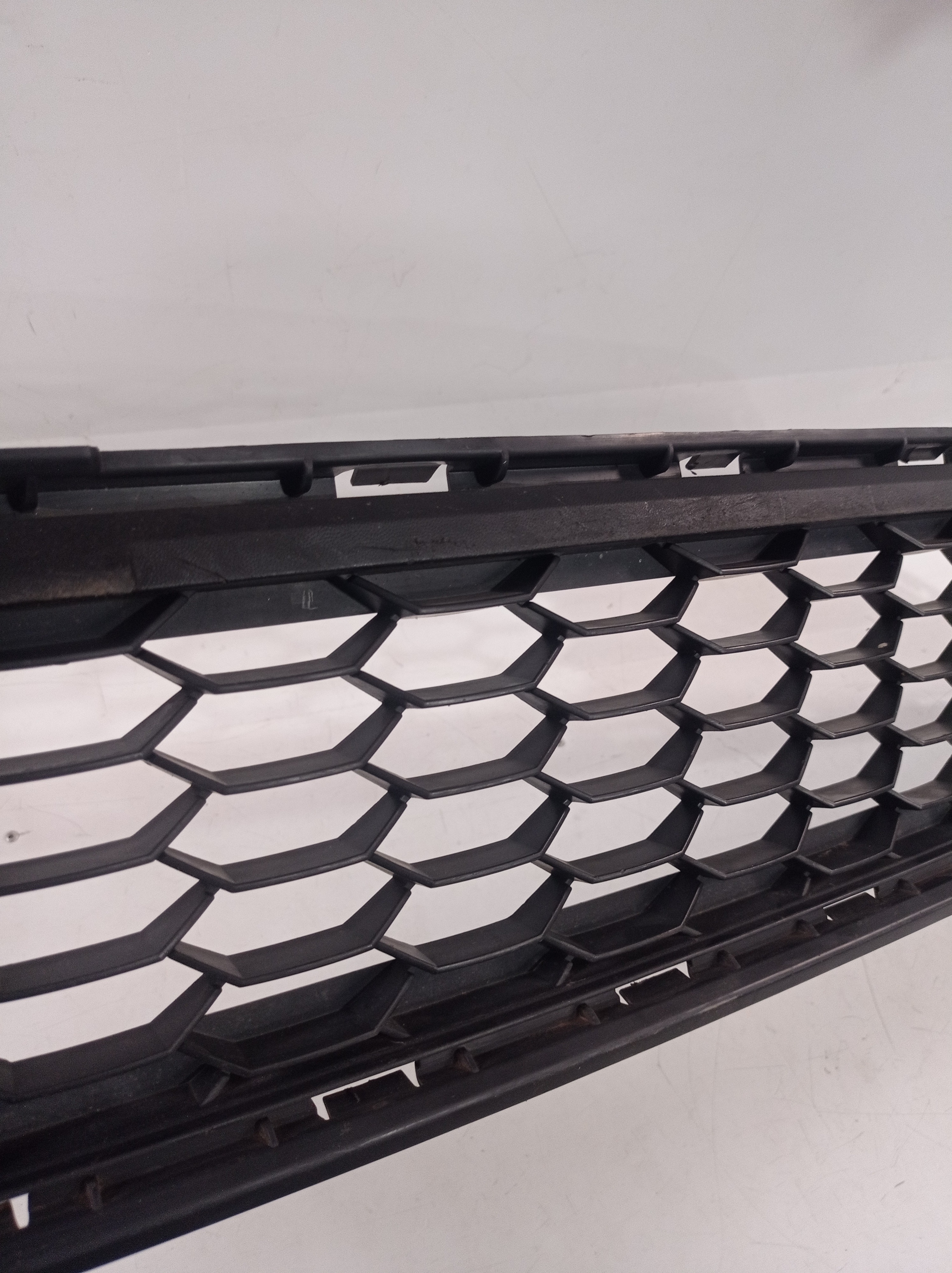 5u0853677j Grade Inf Parachoque Diant Vw Saveiro G7 Robust 6