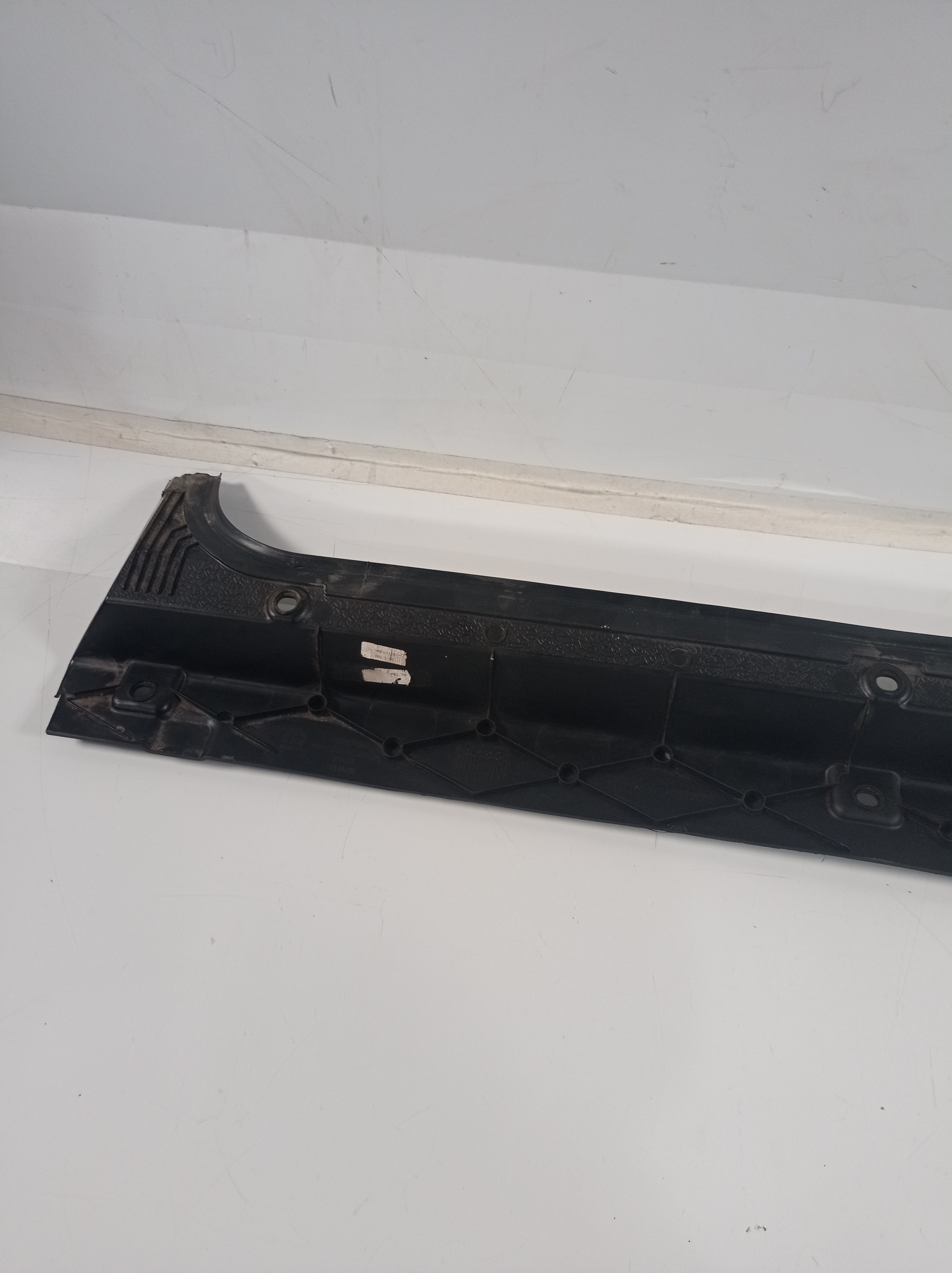1002307580 Acabamento Moldura Vigia Traseiro Fiat Toro 2018 6