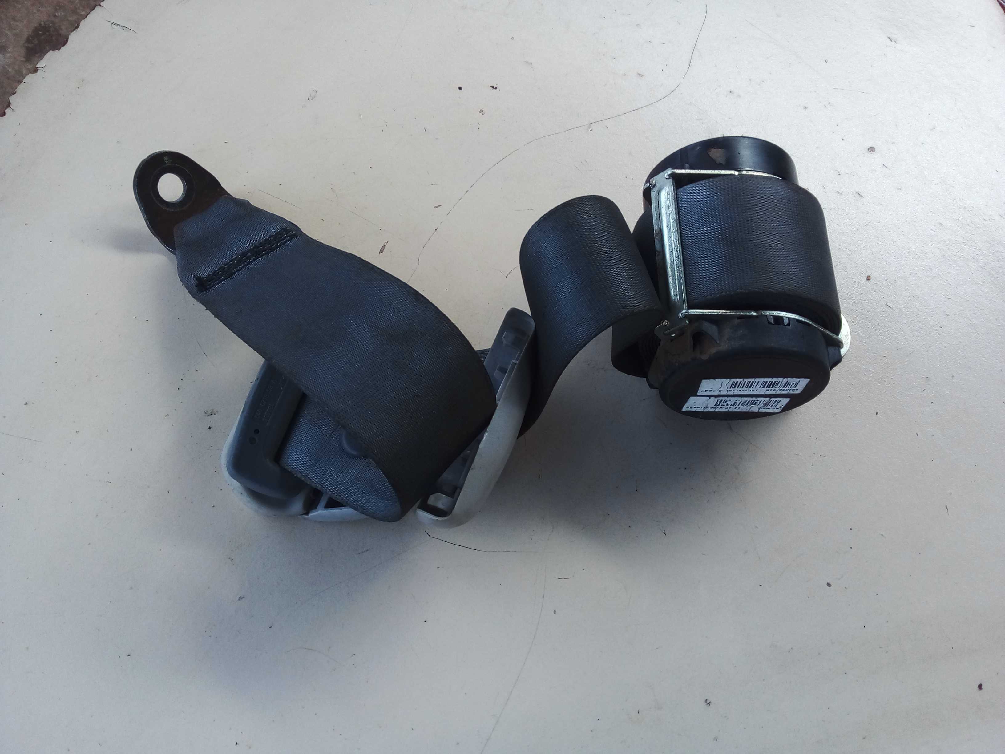 CINTO SEGURANÇA TRASEIRO DIREITO HILUX 2013 733690K061 2