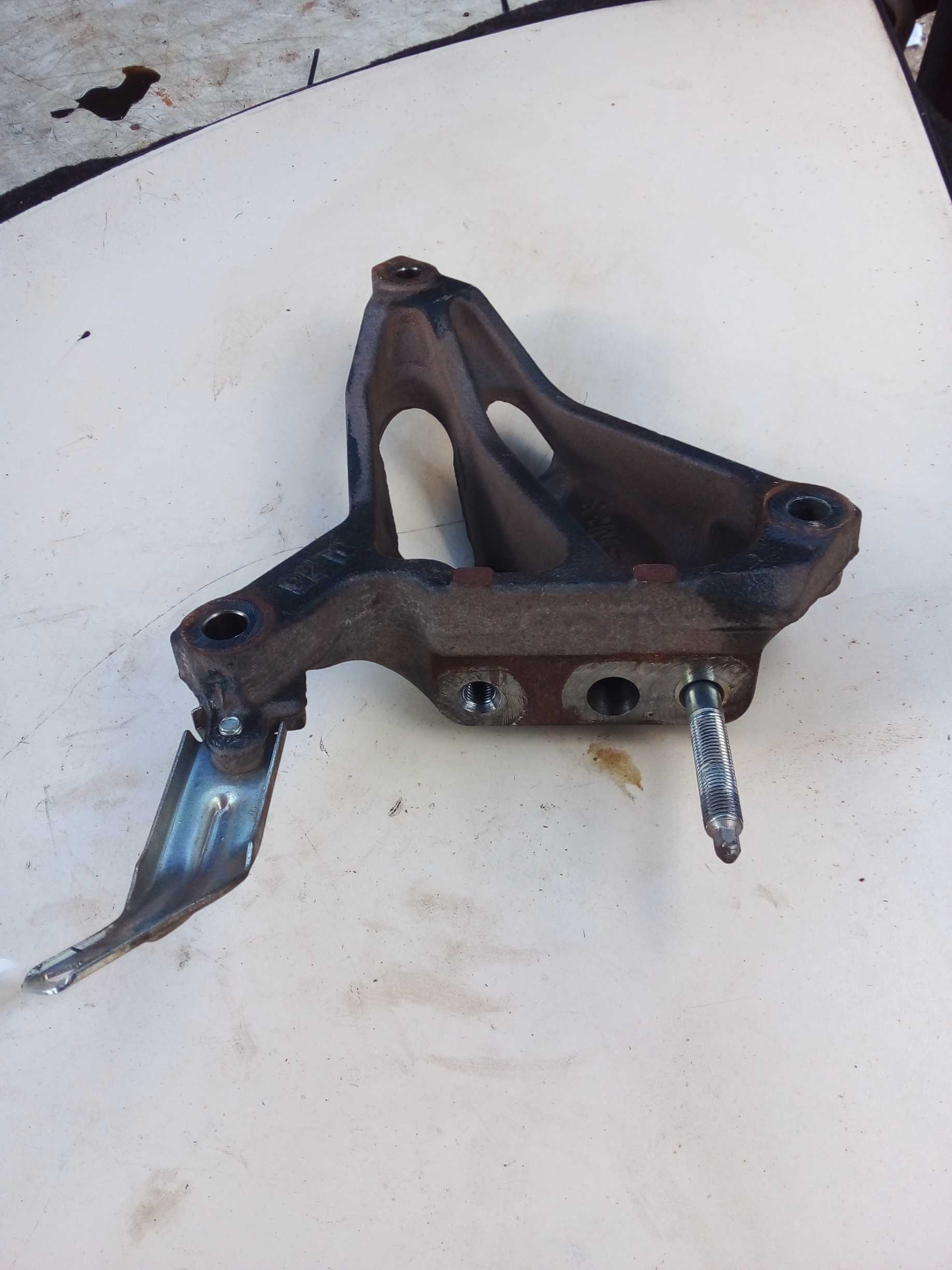 SUPORTE MOTOR  DIREITO ETIOS 2028 921 2