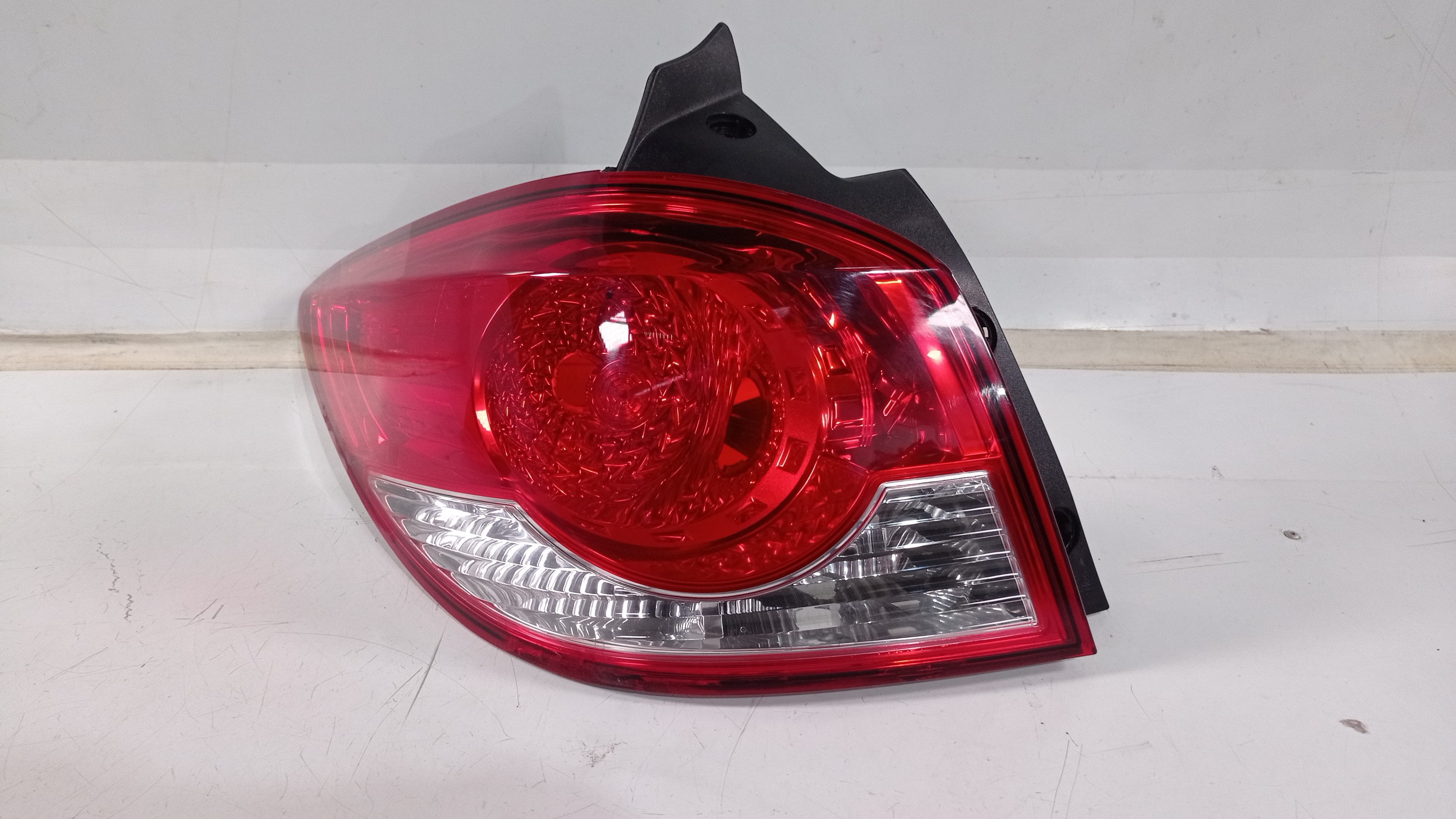 Lanterna Tras Esquerda Gm Cruze Hatch 2012 A 2016 Recuperada