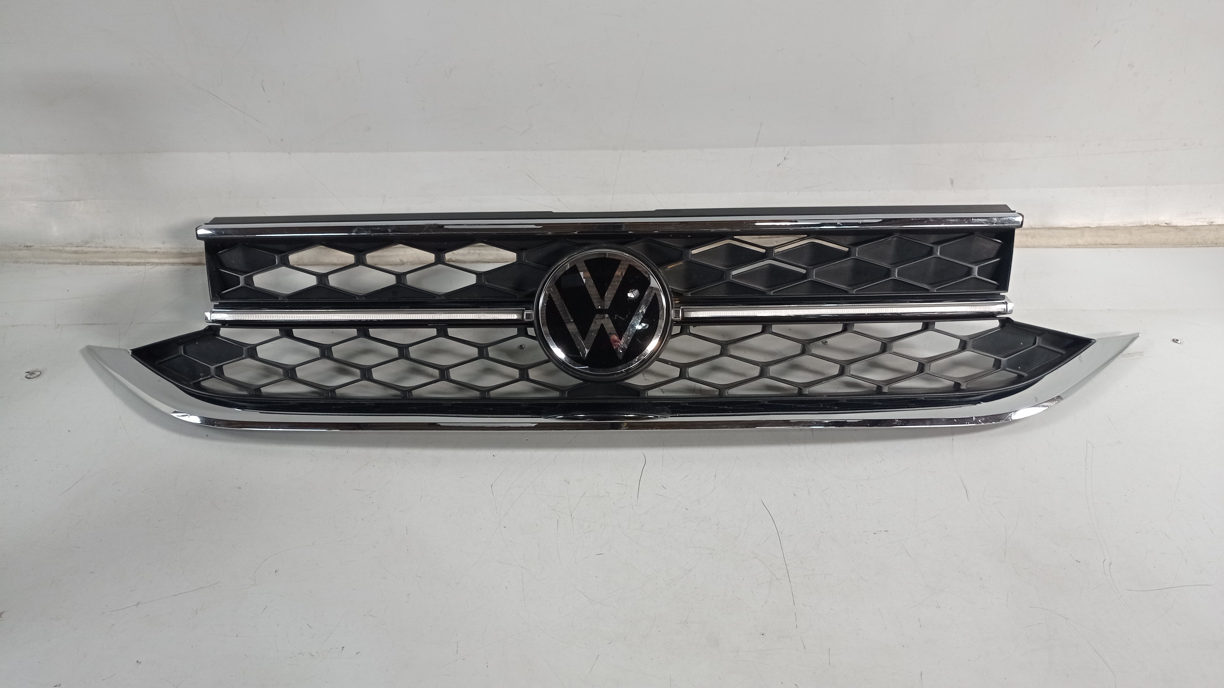 Grade Dianteira Volkswagen Taos 2022 Orig Para Recuperar 1