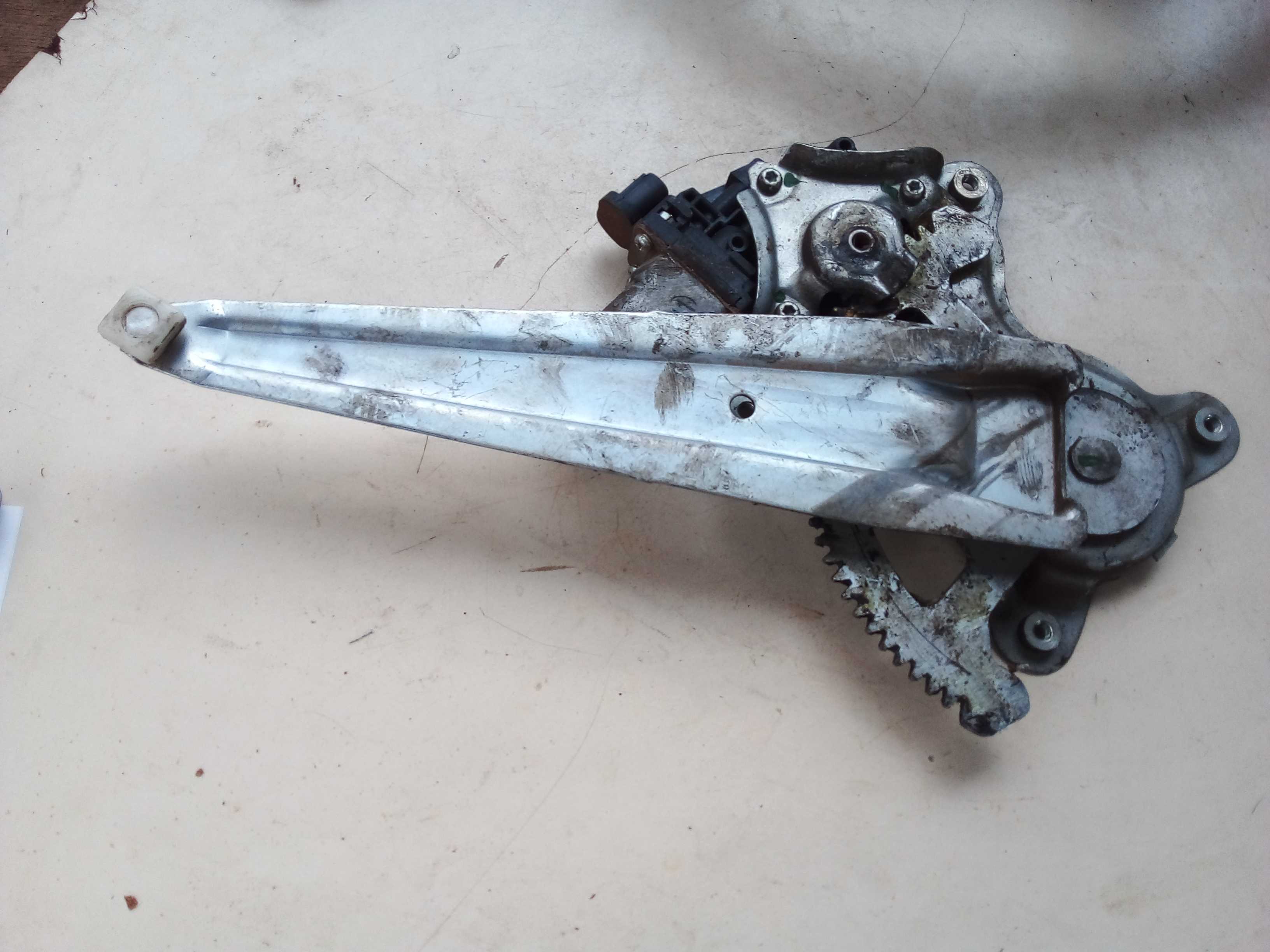 MAQUINA VIDRO TRASEIRA ESQUERDA HILUX 2010 857100K020 2
