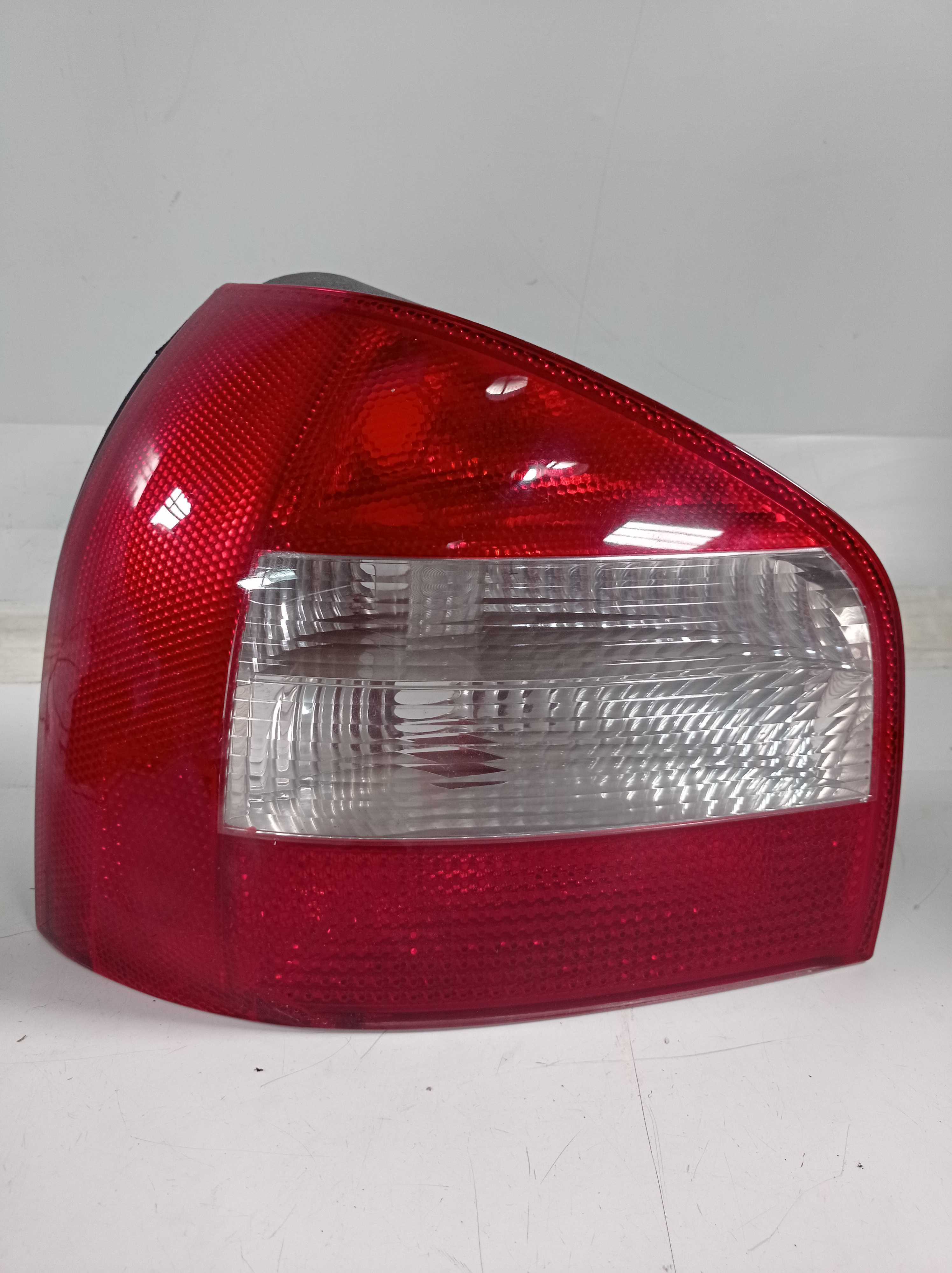 LANTERNA TRASEIRA ESQUERDA AUDI A3 2000 2006 RECUPERADA 1