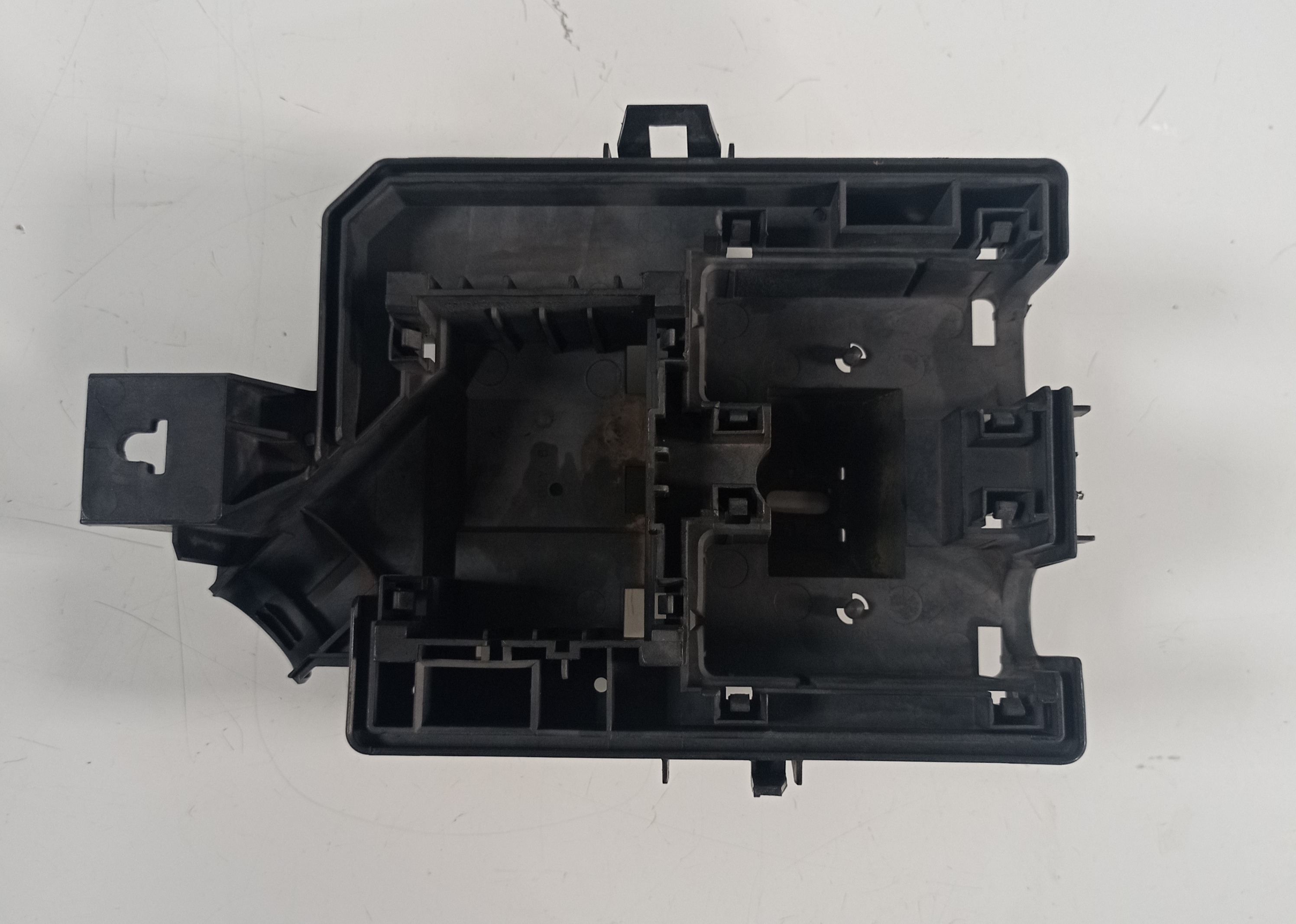 95941608 Suporte Caixa Fusível Chevrolet Cobalt 2018 2019 2