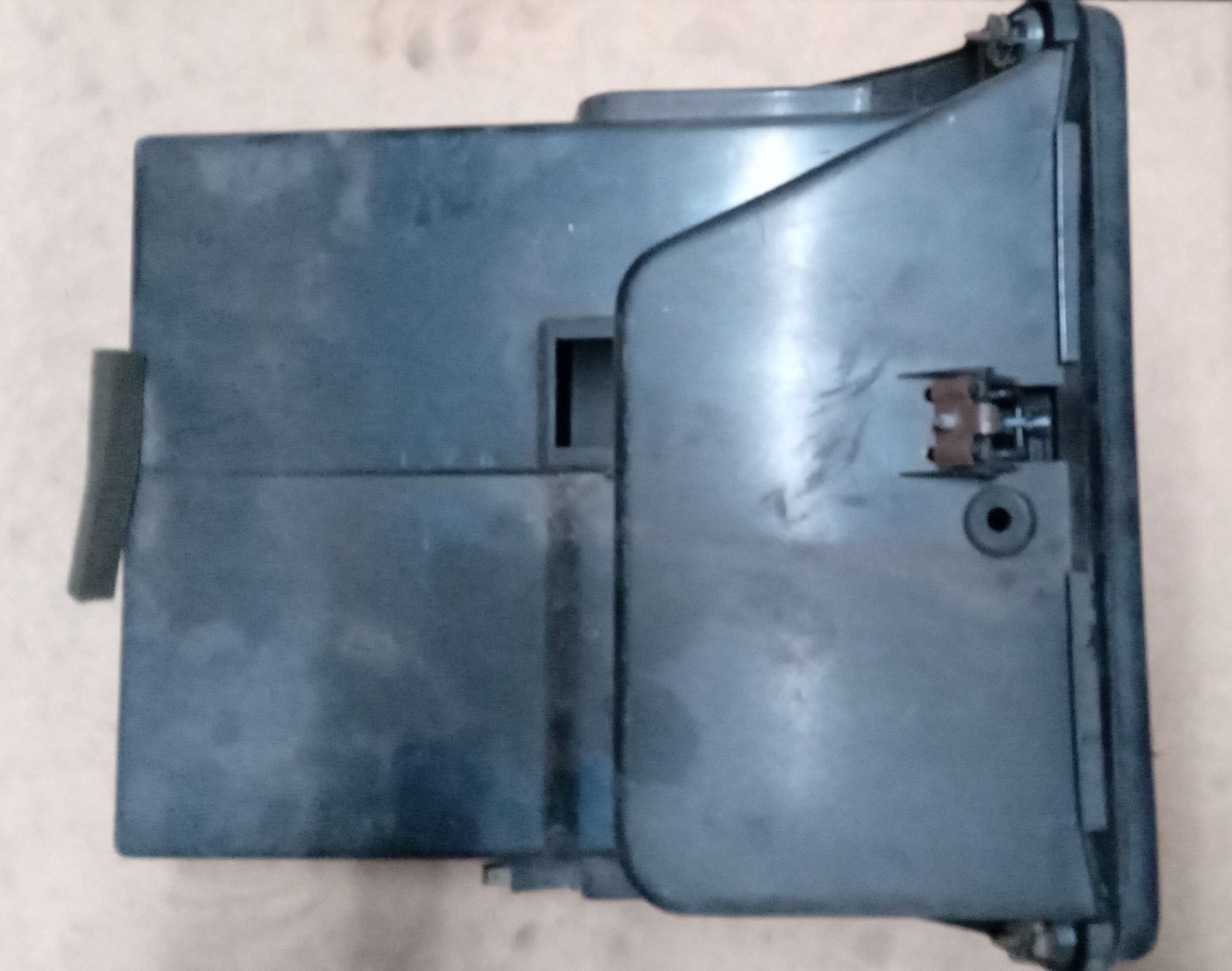 PORTA LUVAS GM OMEGA 1995 1