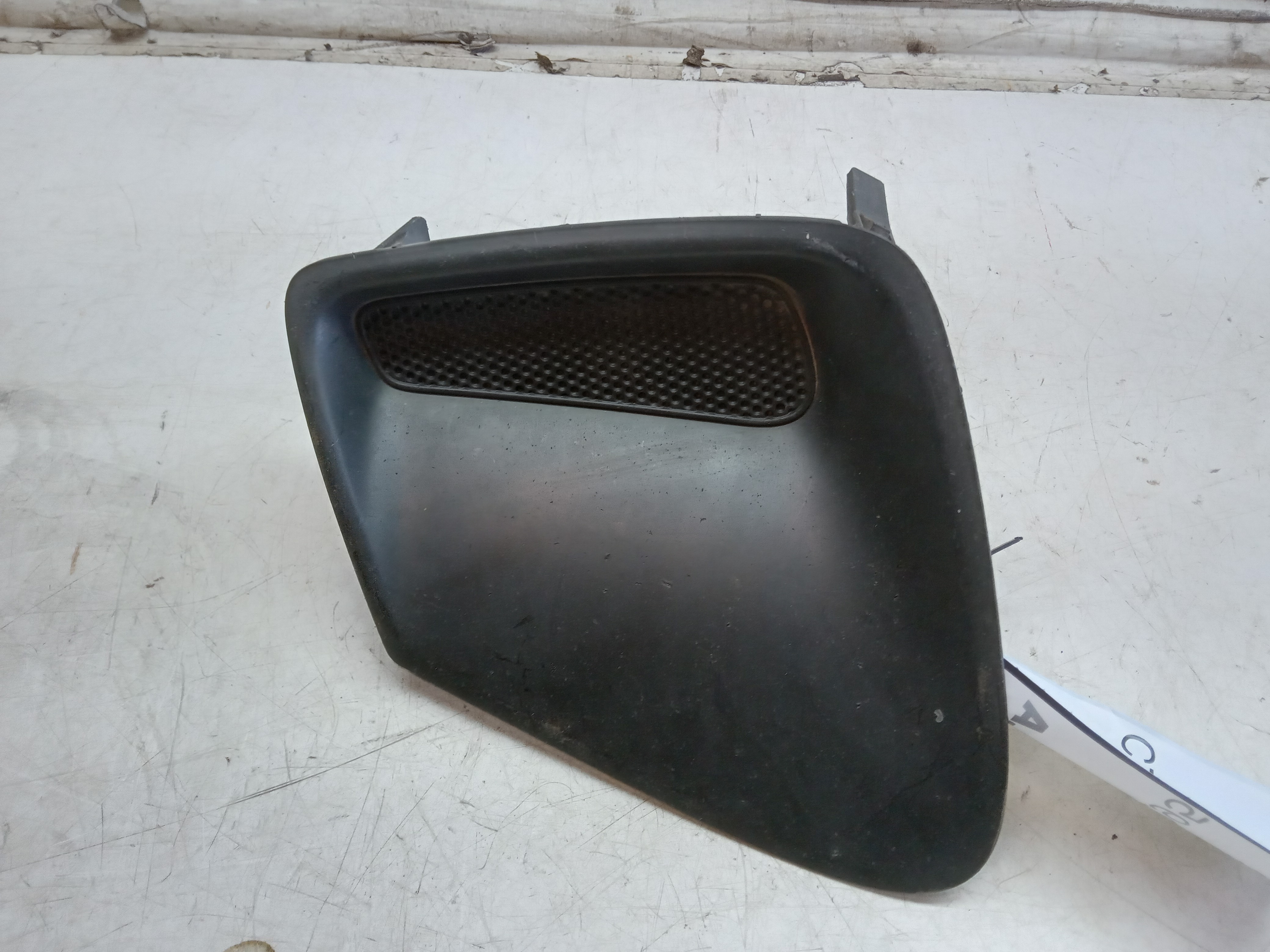 MOLDURA FAROL MILHA LE TOYOTA COROLLA 2012 1