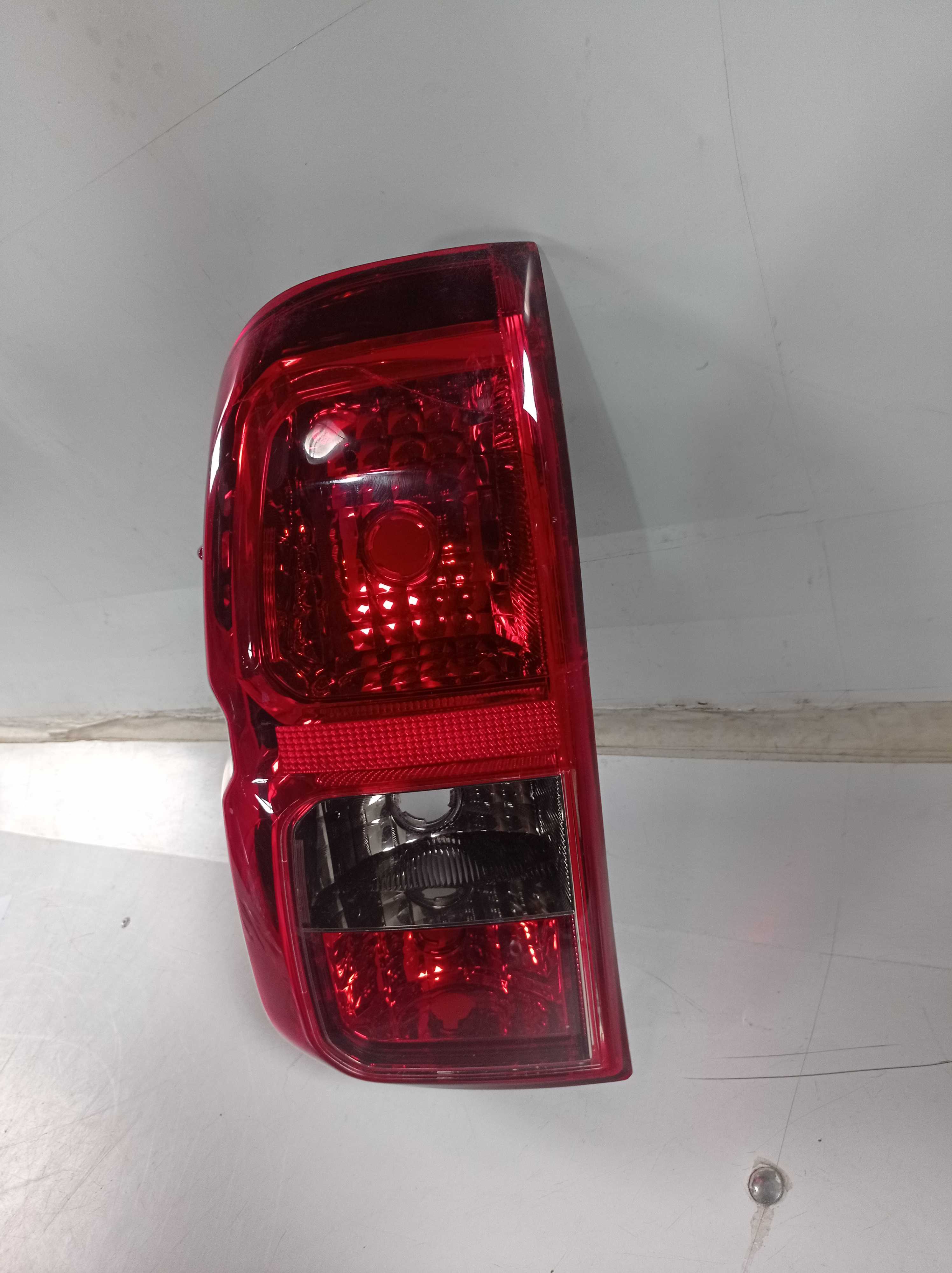 LANTERNA TRASEIRA ESQUERDA TOYOTA HILUX 2016 RECUPERADA 3