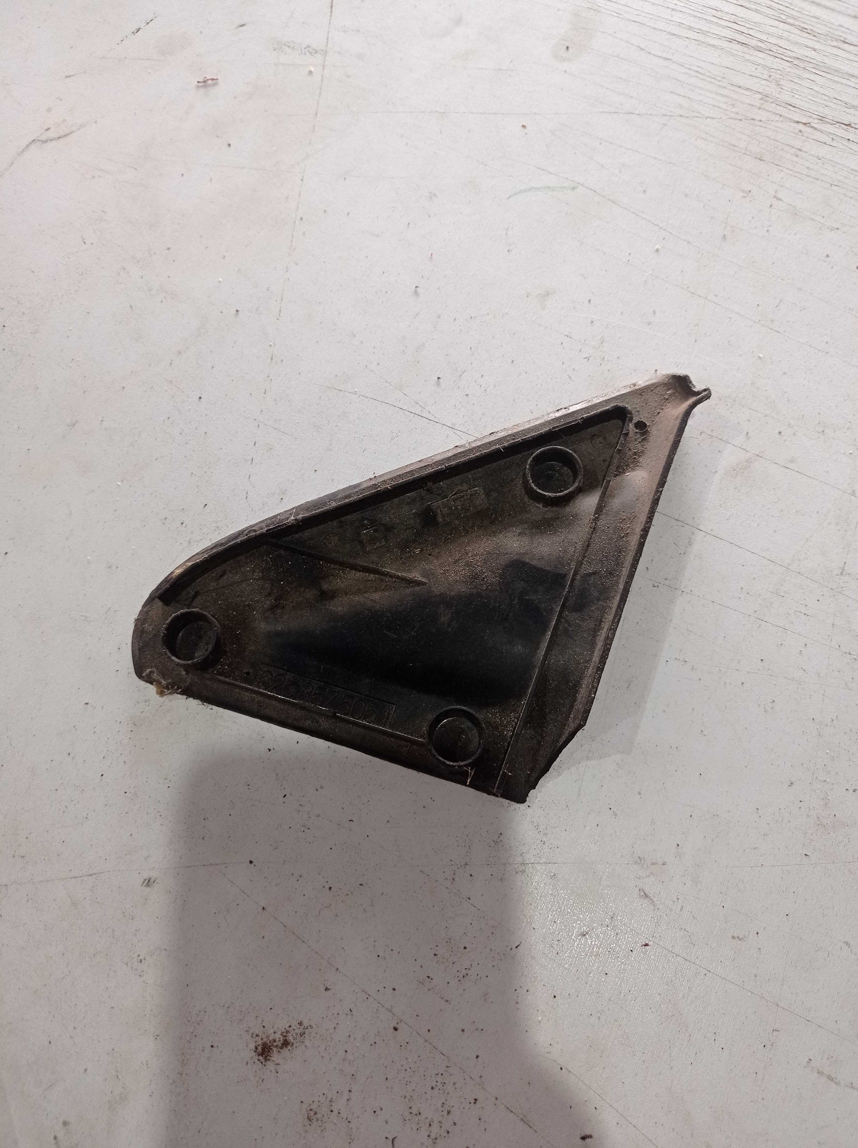 ACABAMENTO INTERNO RETROVISOR ESQUERDO VW SANTANA 1991 2