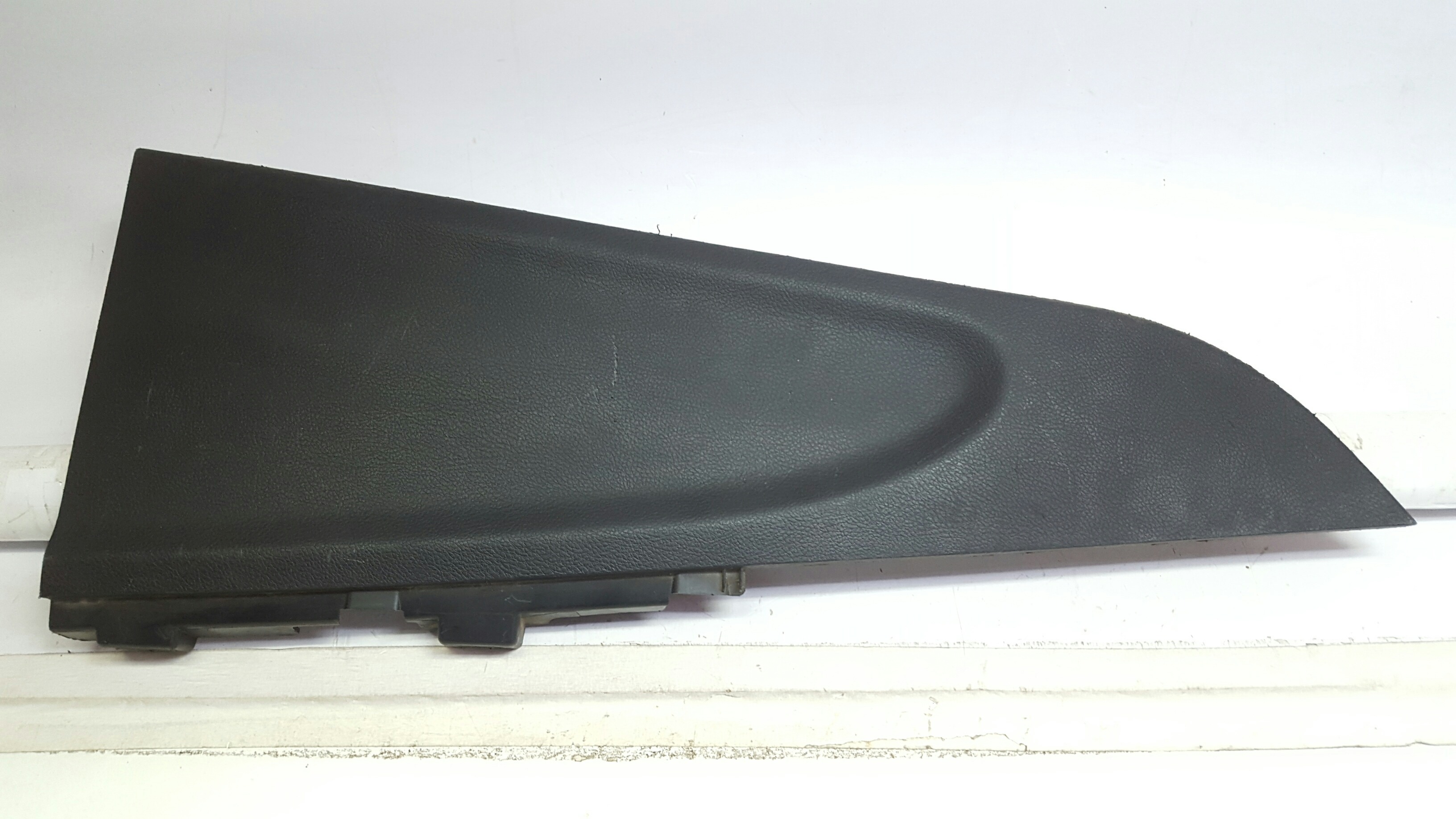 Moldura Coluna Traseira Esquerda Jeep Cherokee 2011 1