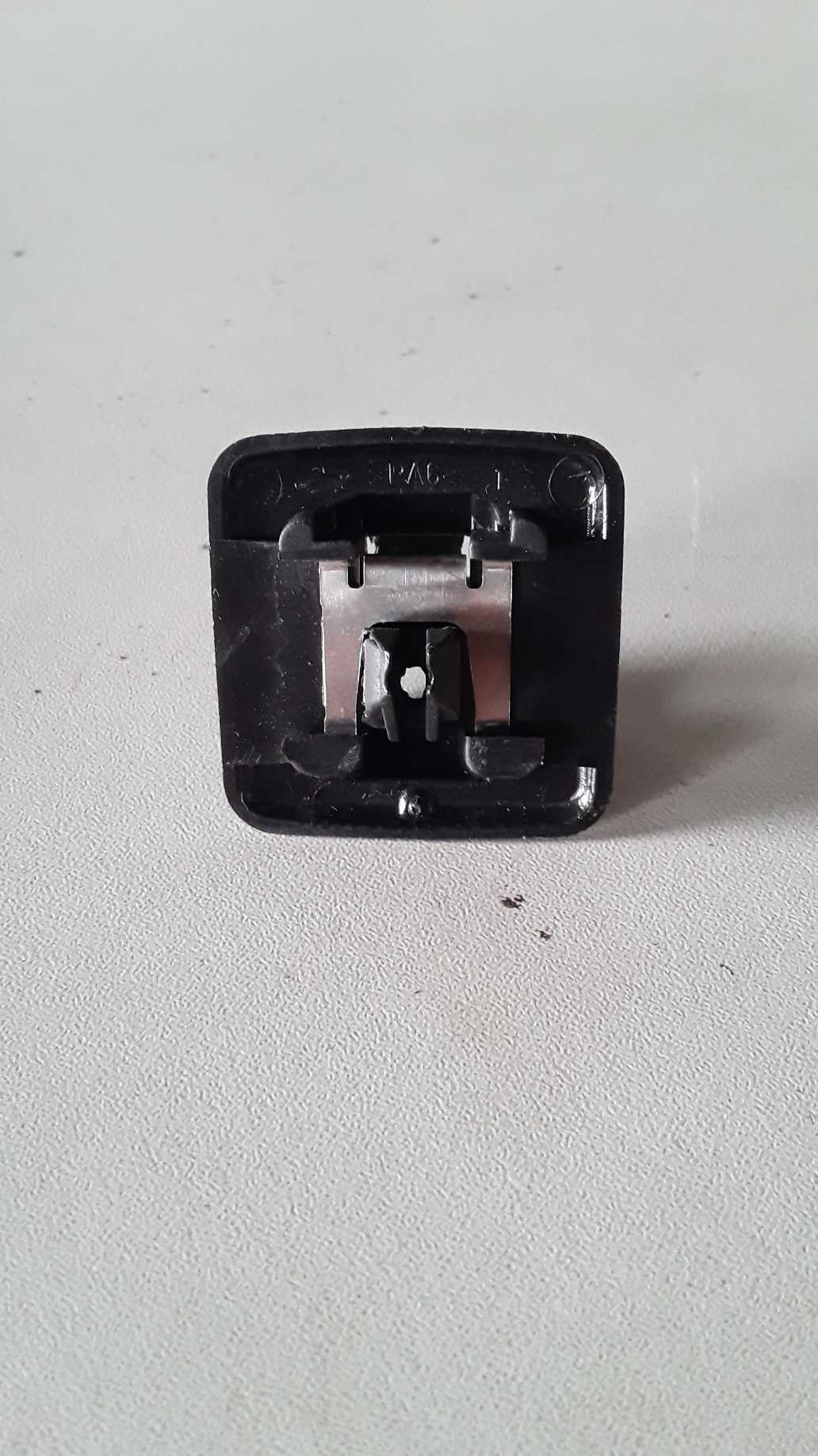 Presilha Suporte Quebra Sol Esquerdo Citroen Ds3 2012 2