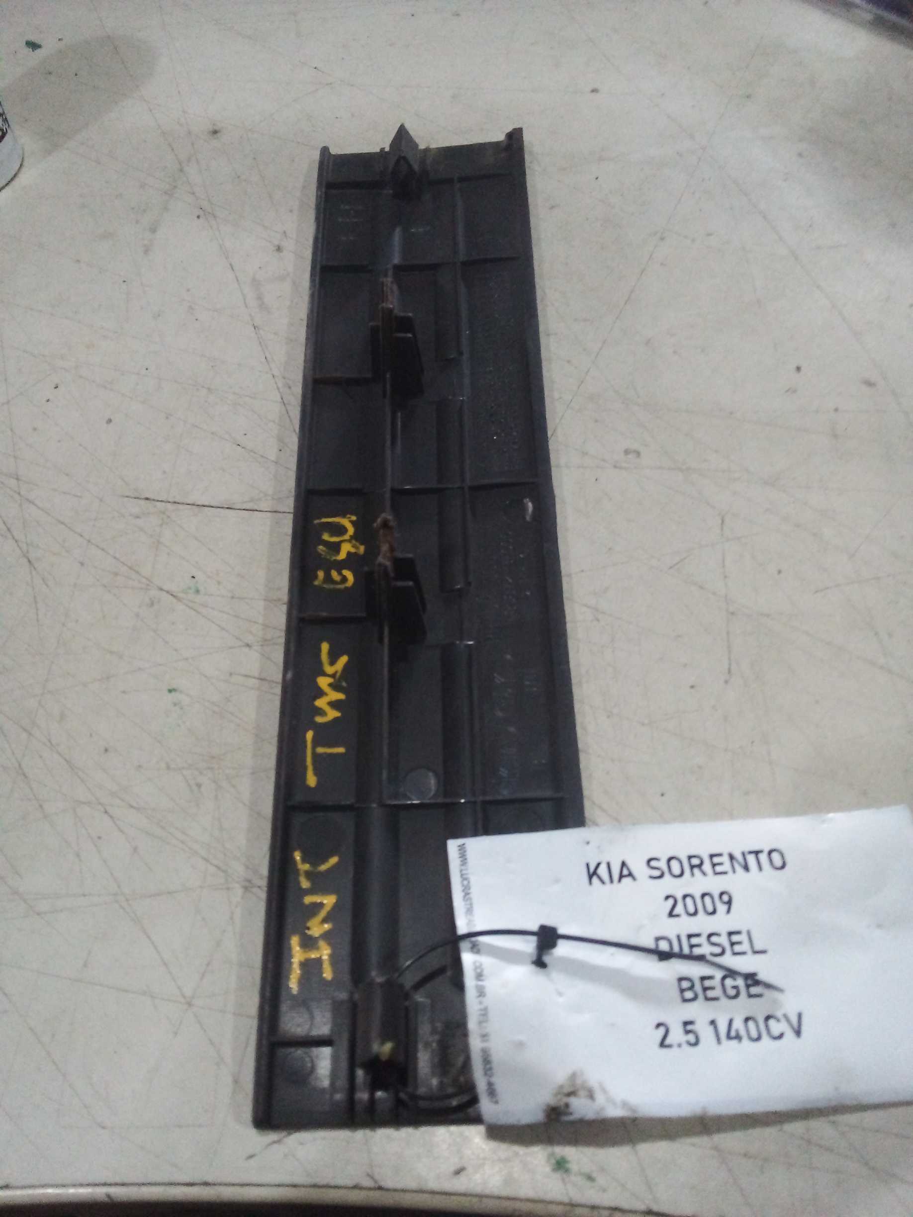 SOLEIRA TRAS ESQ SORENTO 2009  858723E000 2