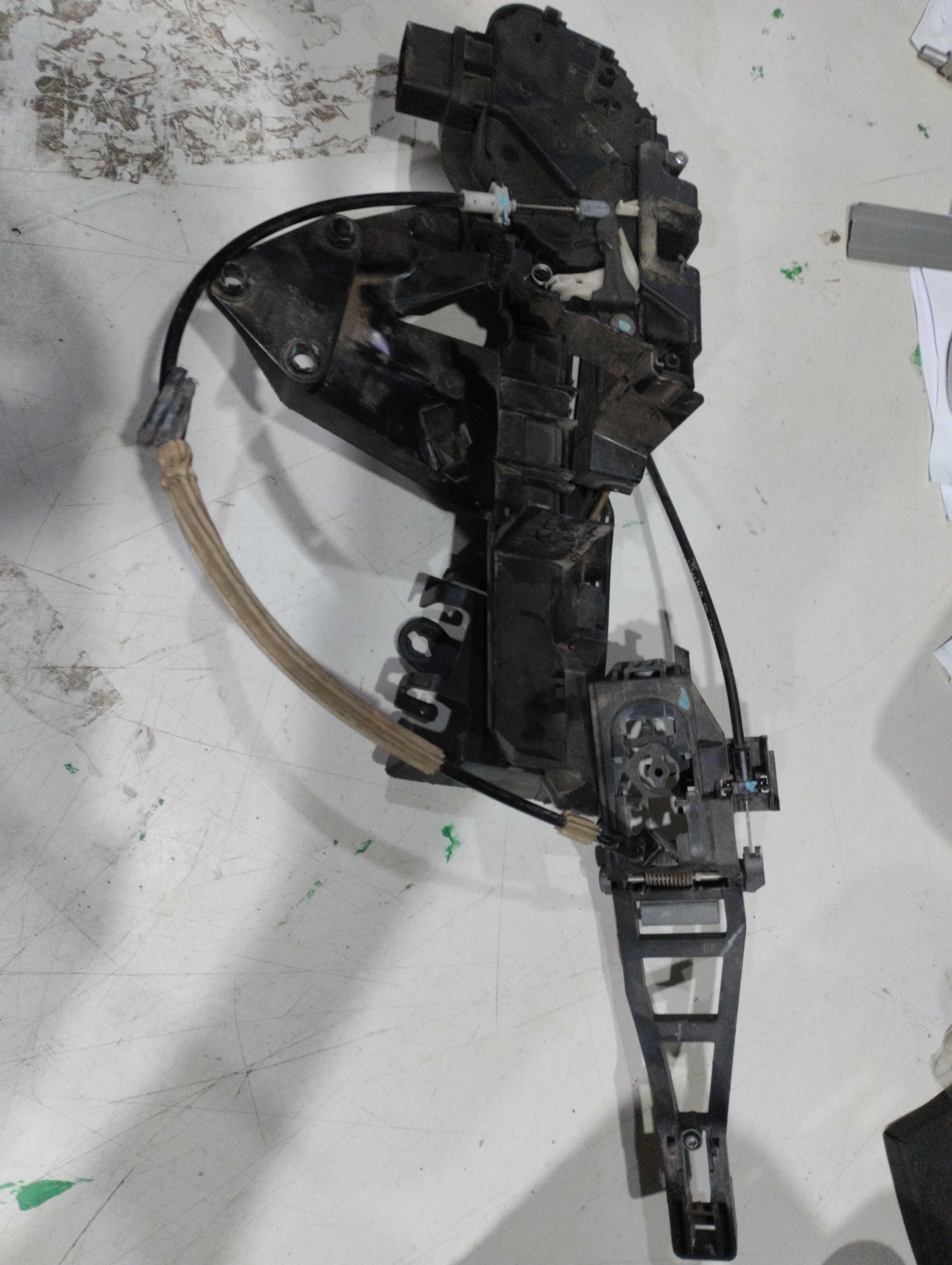 Fechadura traseira esquerda Ford Focus 2010/2013 2