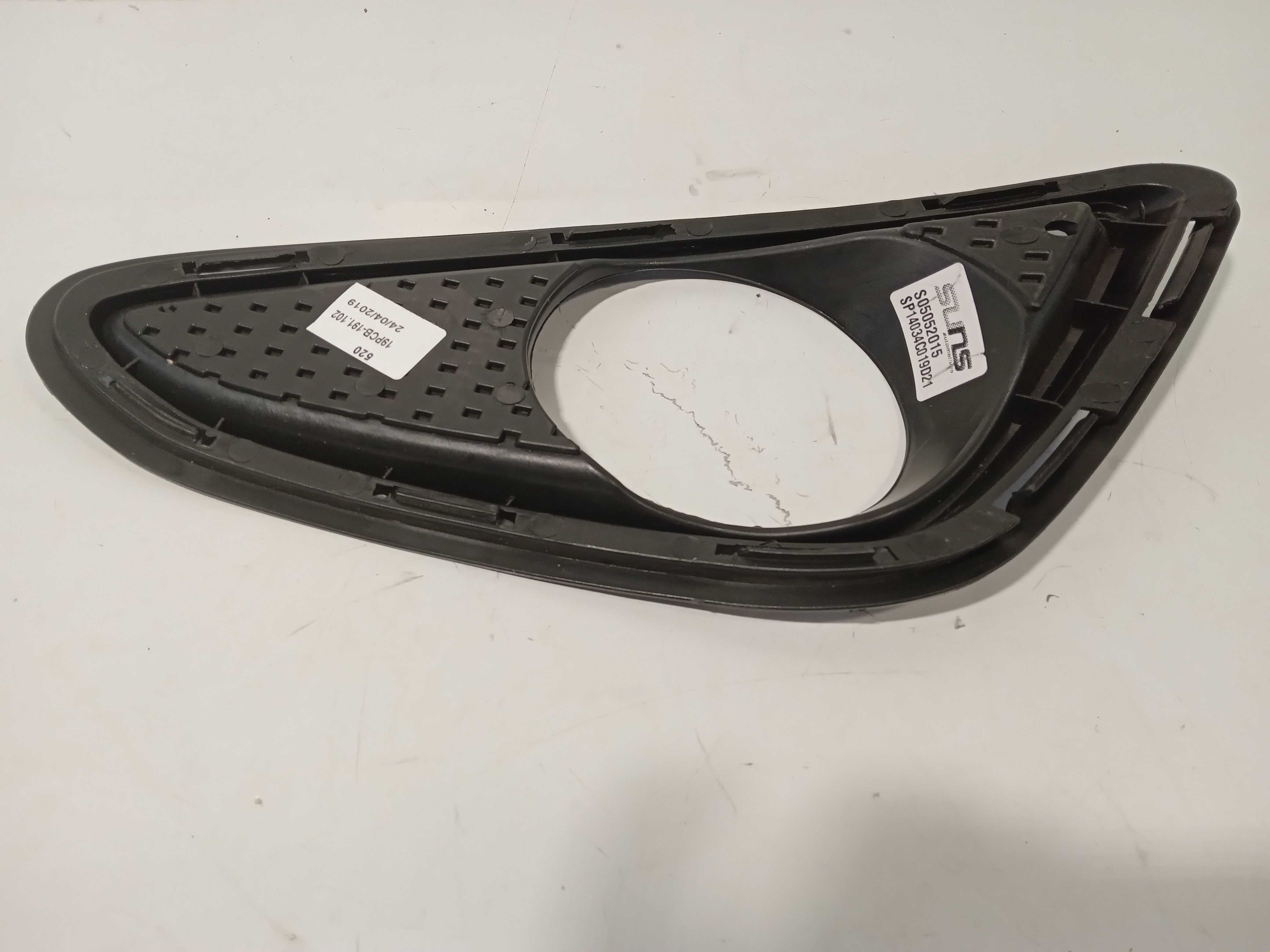 Grade Moldura Farol Milha Direito Hyundai Hb20 3
