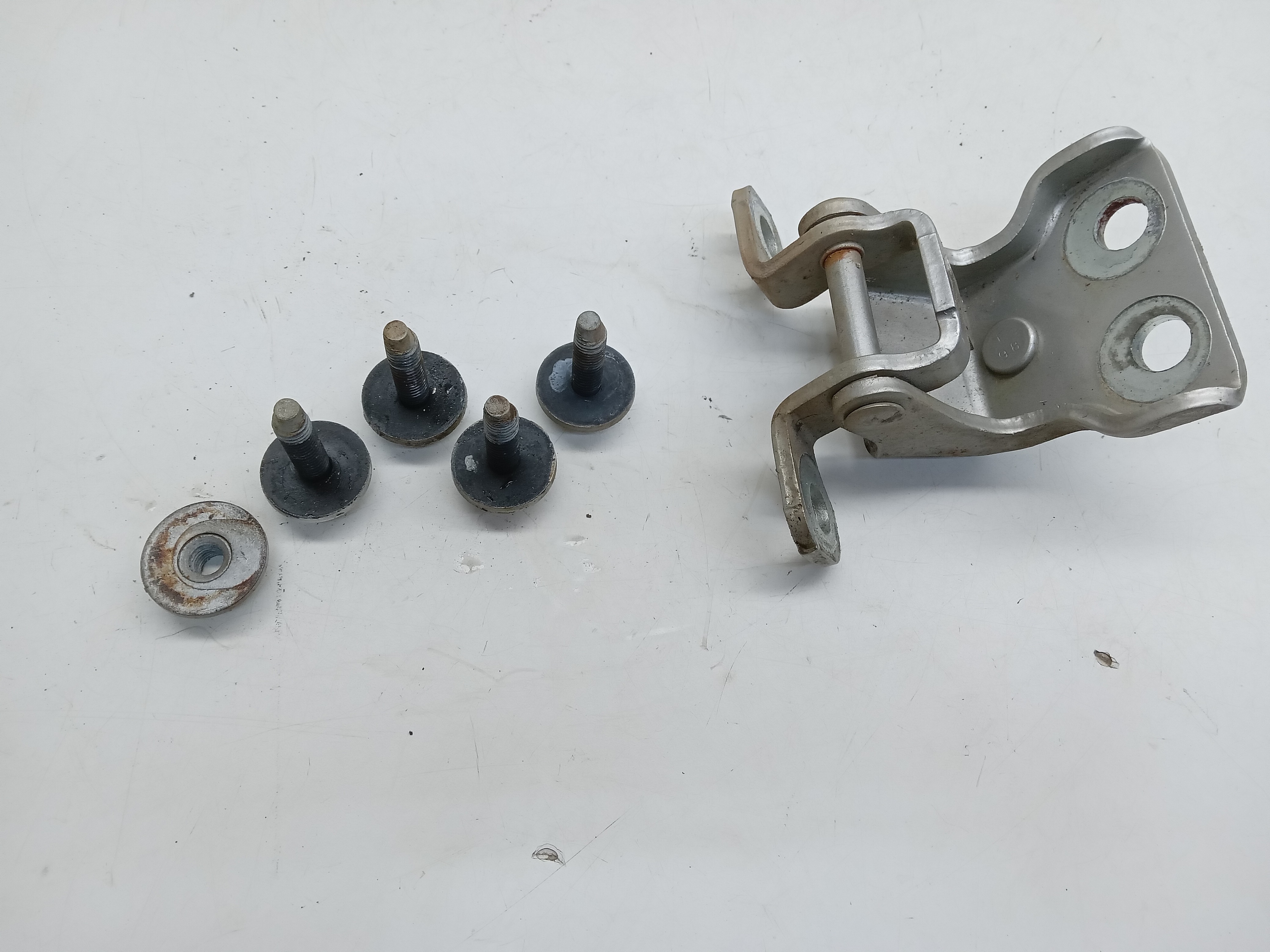 DOBRADIÇA SUPERIOR PORTA TRASEIRA DIREITA FORD RANGER 2008 1