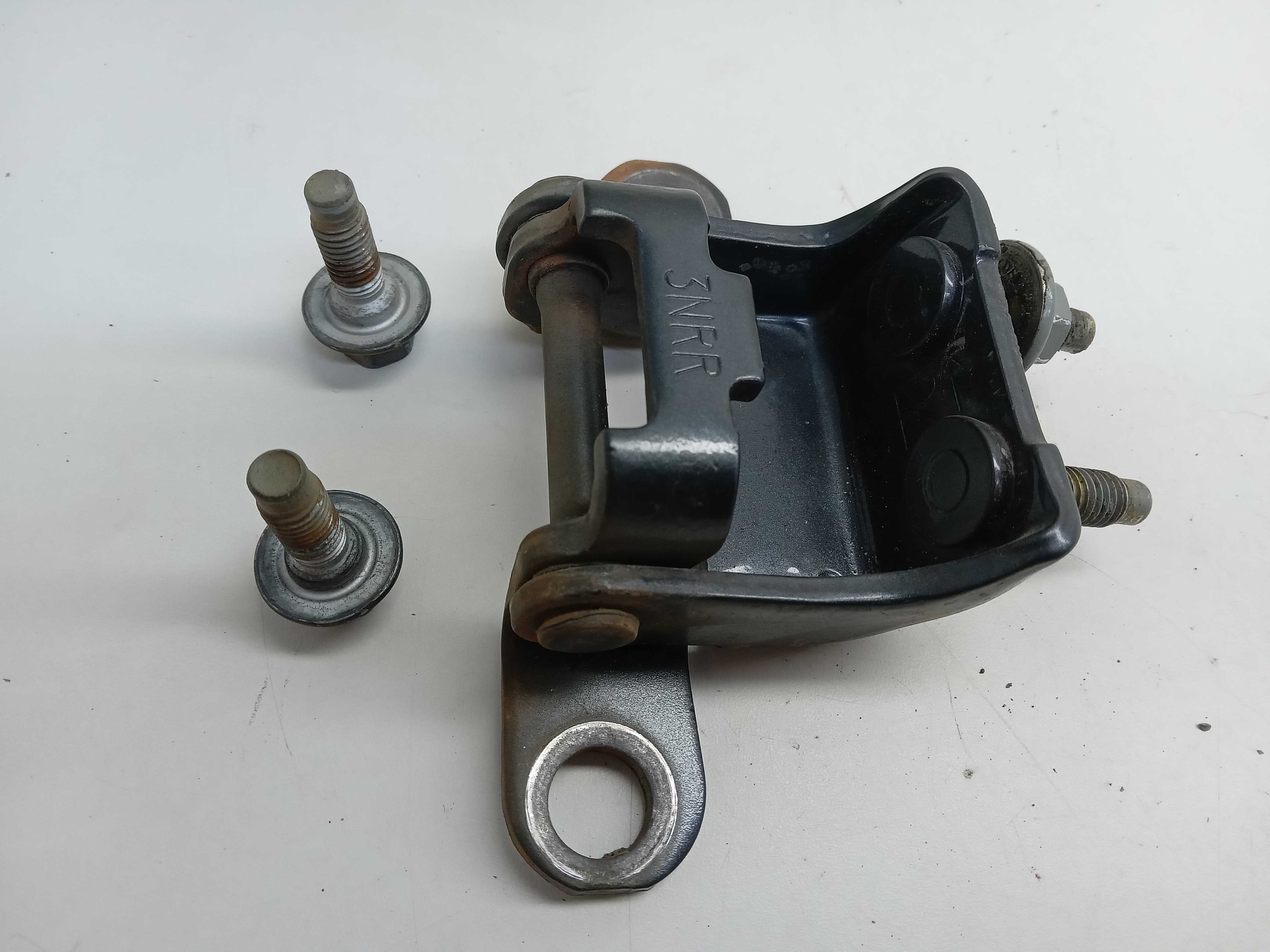 DOBRADIÇA SUPERIOR PORTA TRASEIRA DIREITA Honda Civic 2005 2