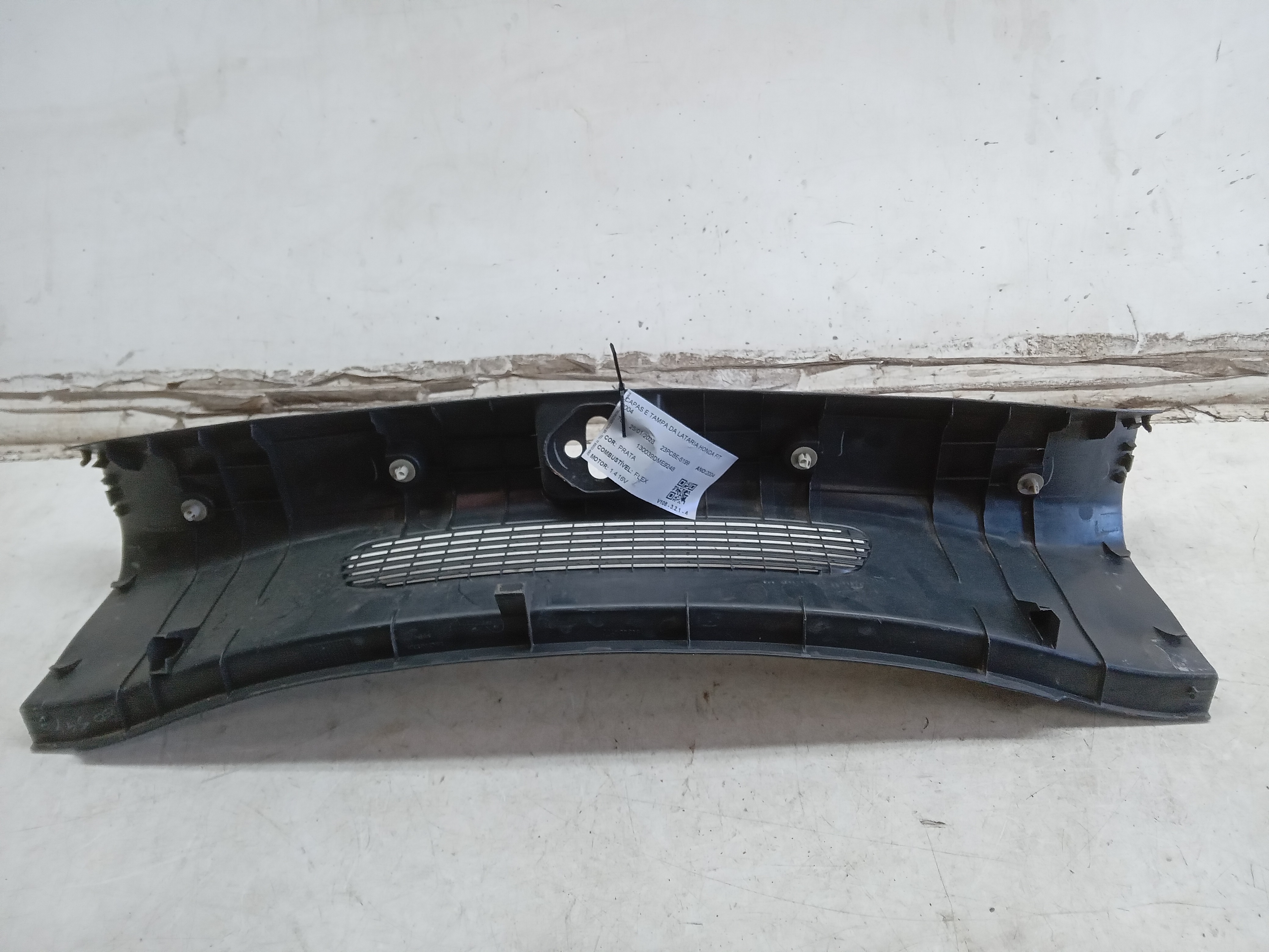 MOLDURA ACABAMENTO PORTA MALAS HONDA FIT 2004 2