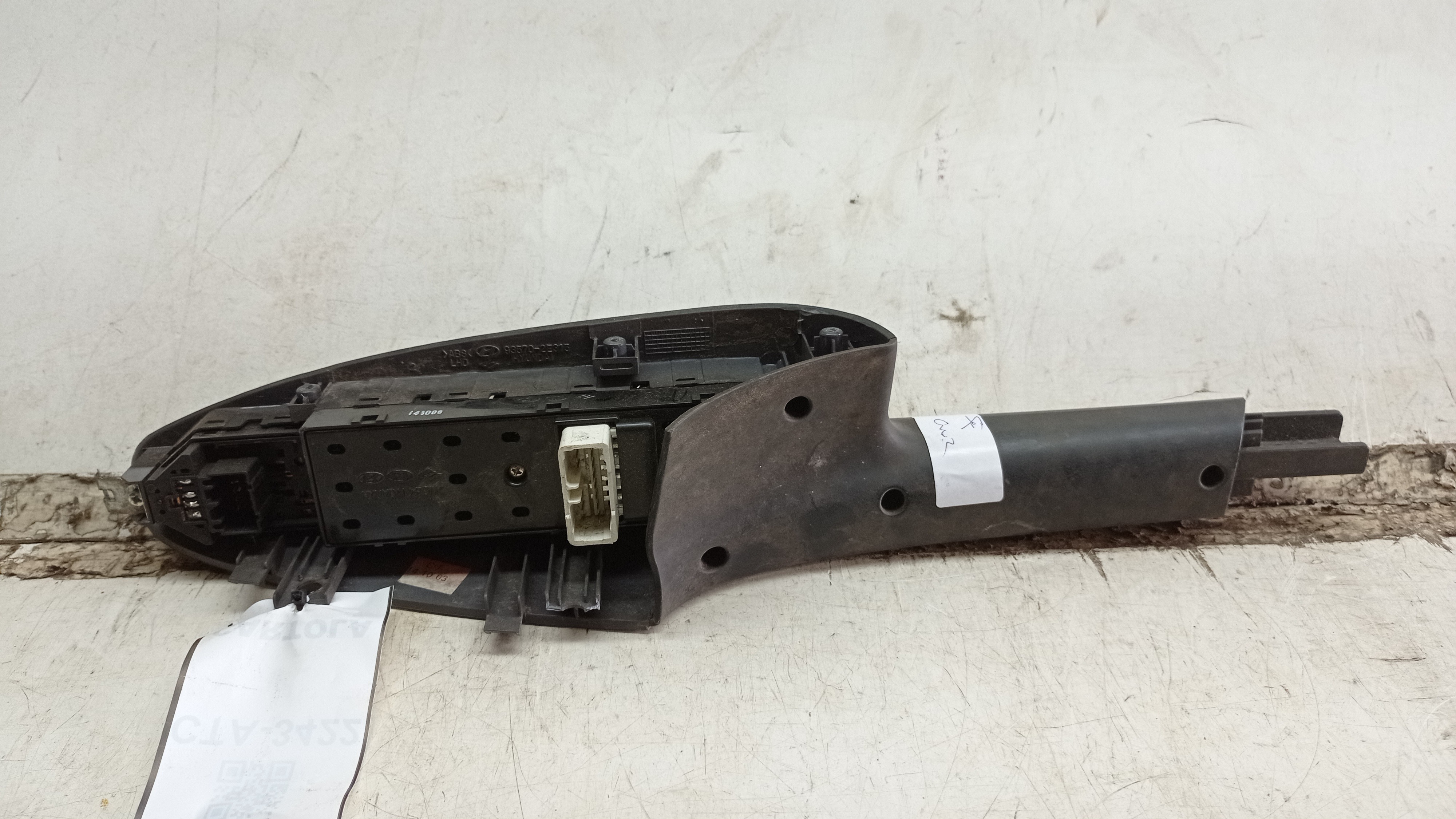 MOLDURA COMANDO BOTAO VIDRO DIANT LE HYUNDAI TUCSON V6 2005 2