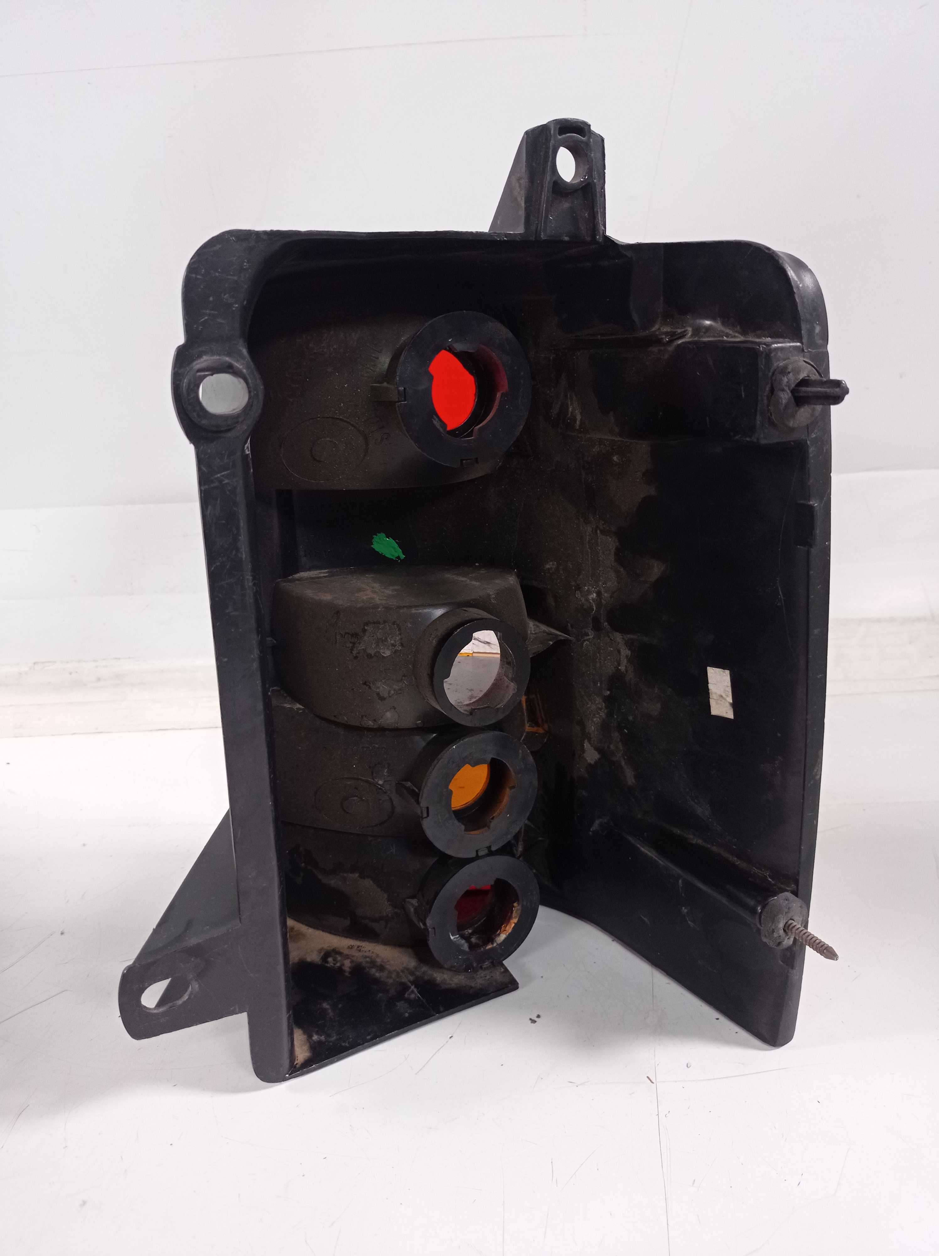 LANTERNA TRASEIRA ESQUERDA JEEP CHEROKEE 1996 RECUPERADA 2