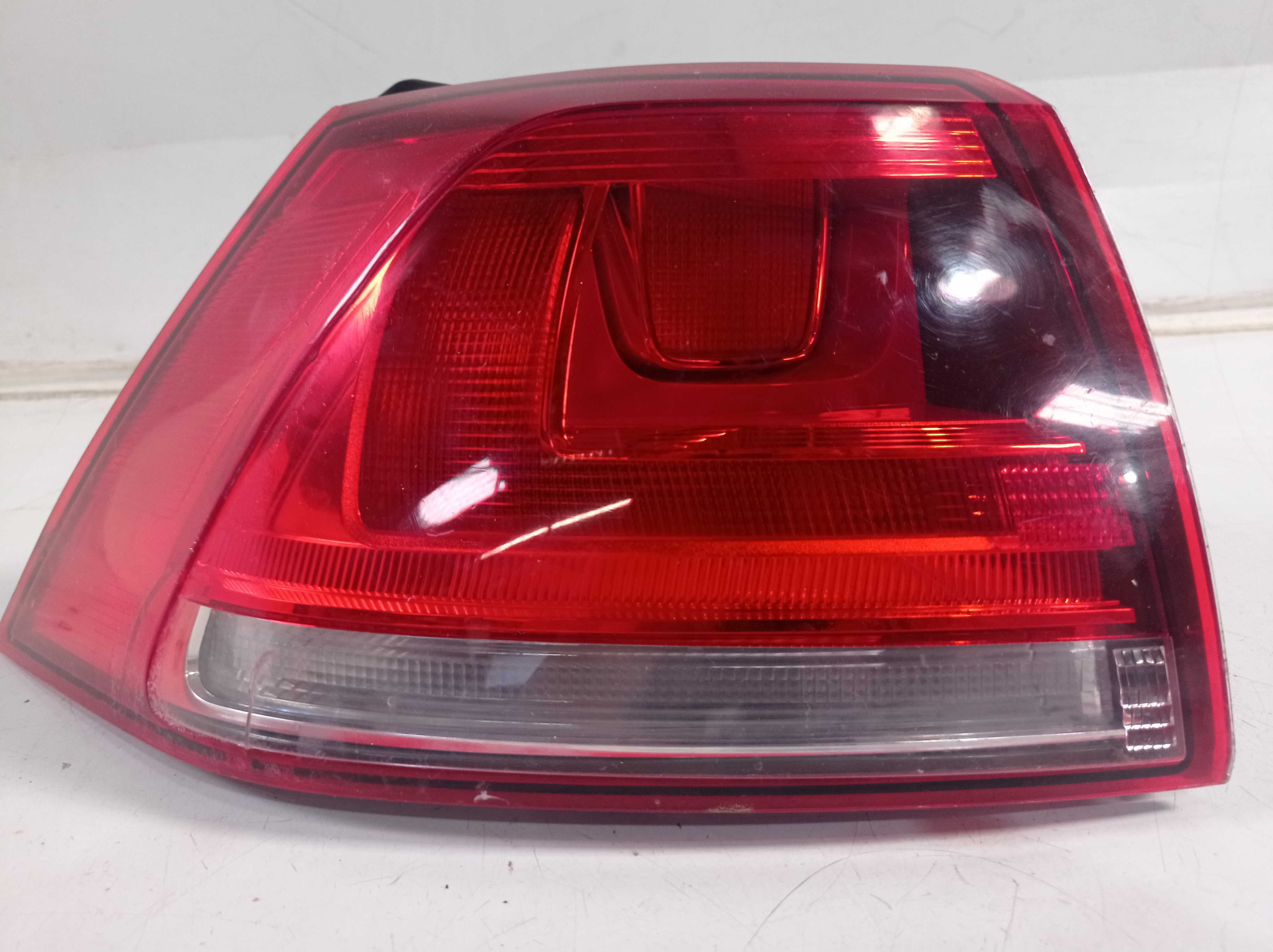 Lanterna traseira esquerda vw Golf 2016 a 2019 recuperada 2