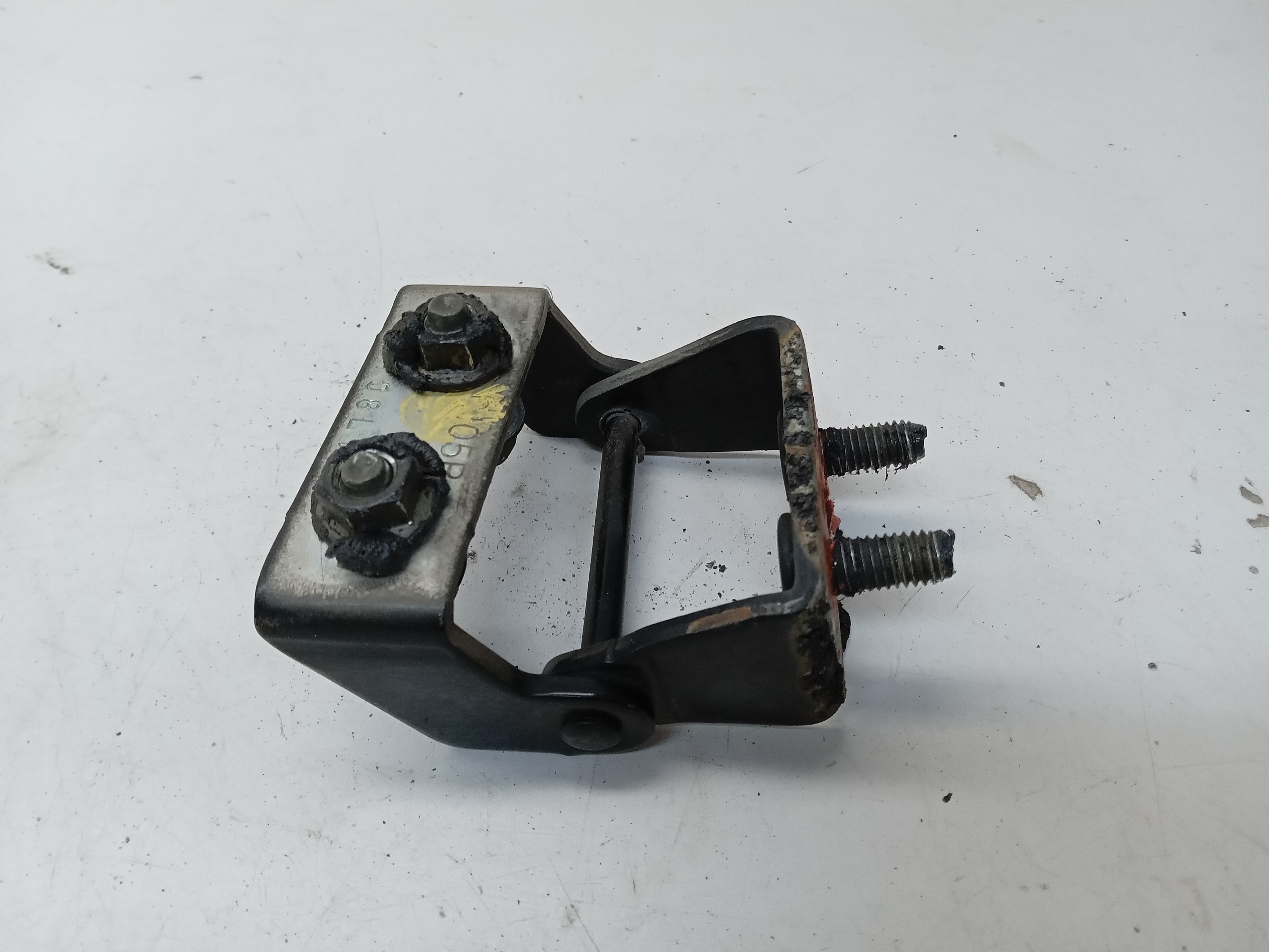 DOBRADIÇA ESQUERDA TAMPA TRASEIRA Chevrolet Captiva 2009 1