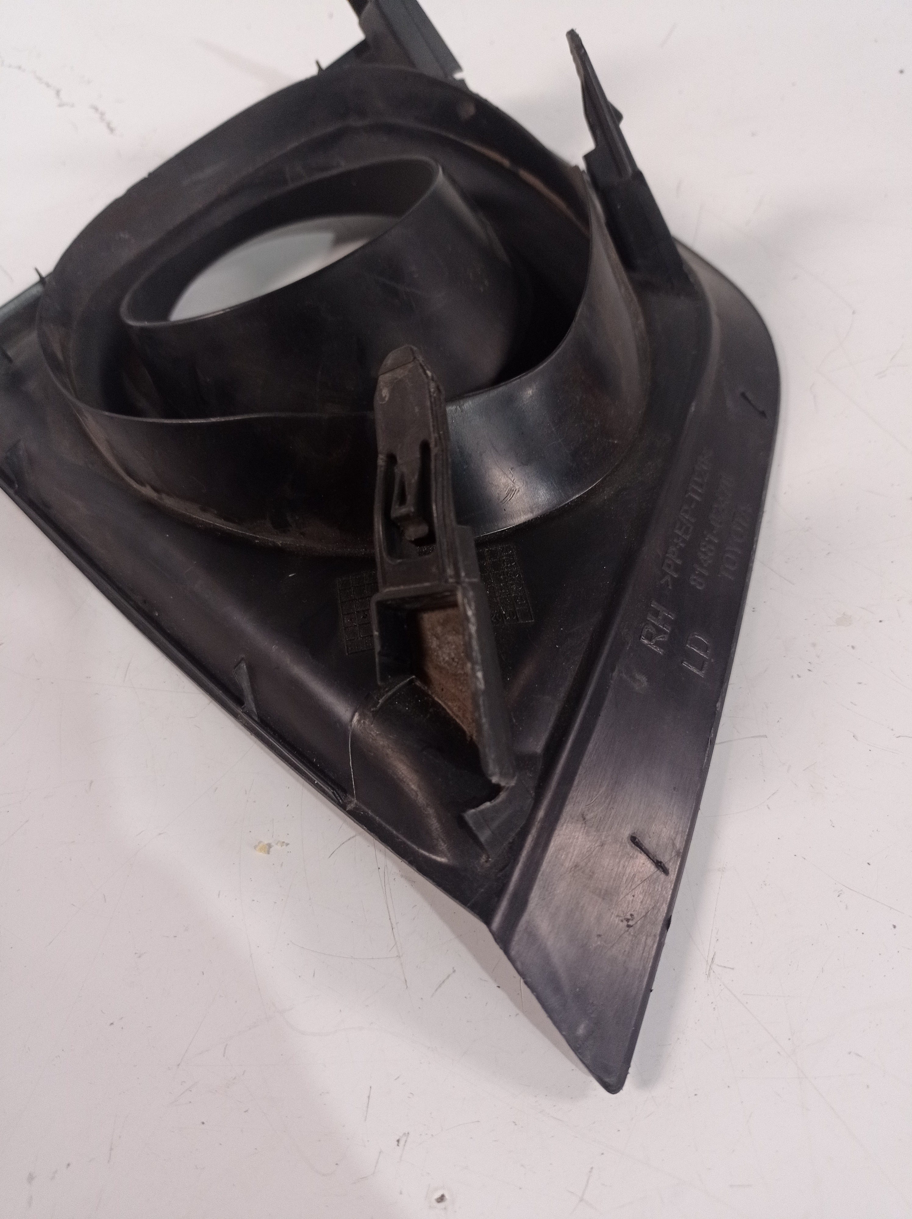 8148102470 Moldura Farol Milha Direito Toyota Corolla 14 15 4