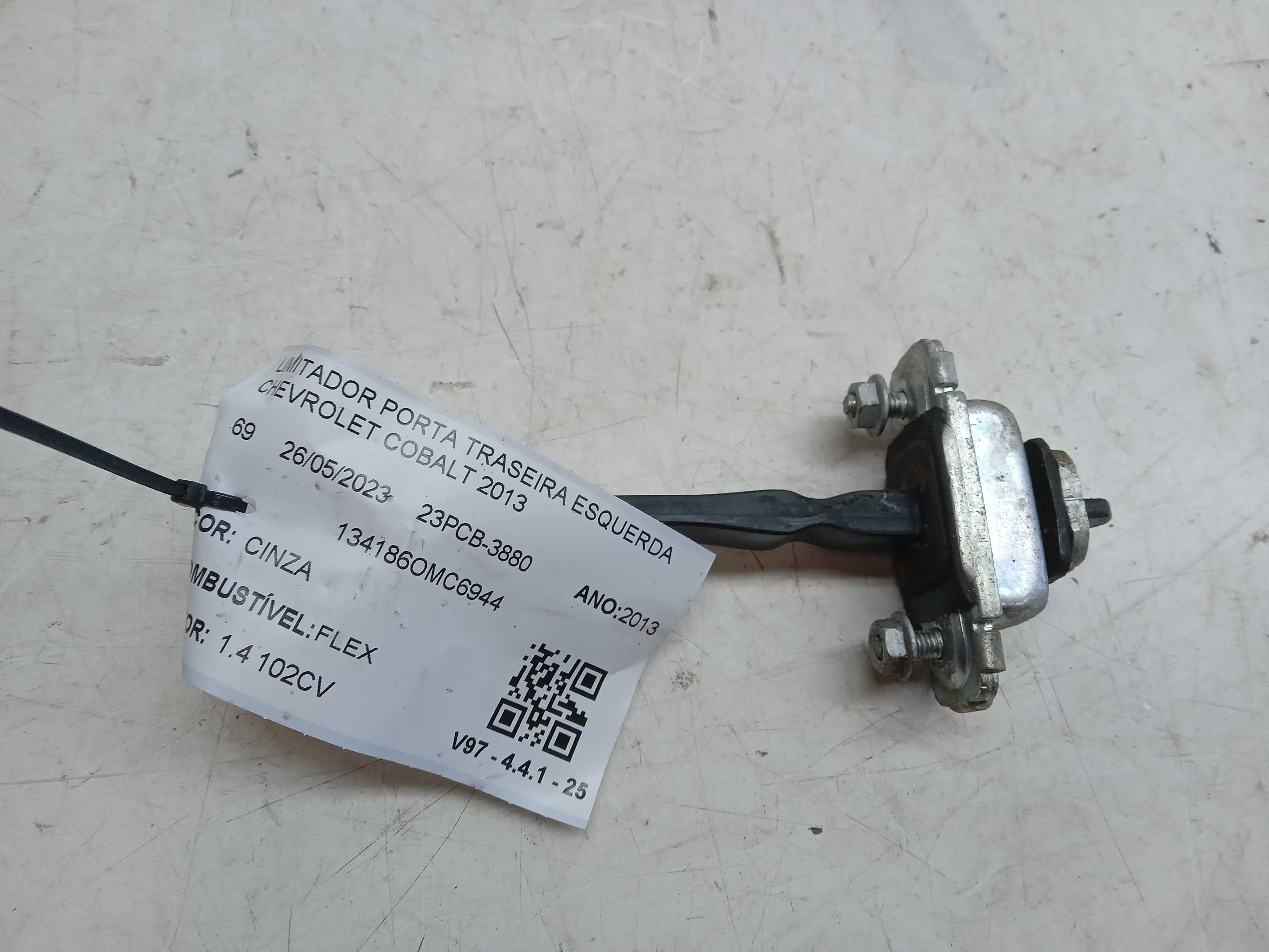 LIMITADOR PORTA TRASEIRA ESQUERDA CHEVROLET COBALT 2013 1