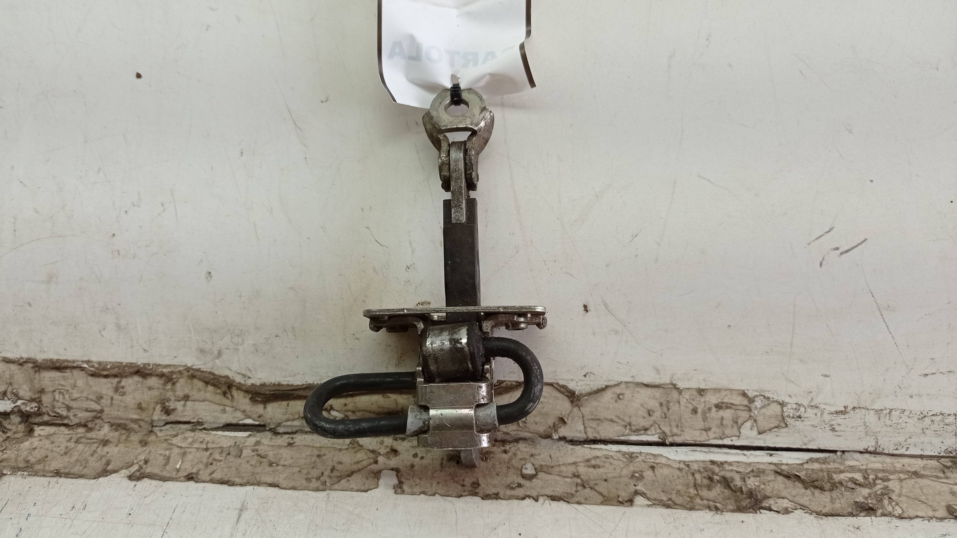 2g026a134  Limitador Porta Dianteira LE Fiat Linea 2009