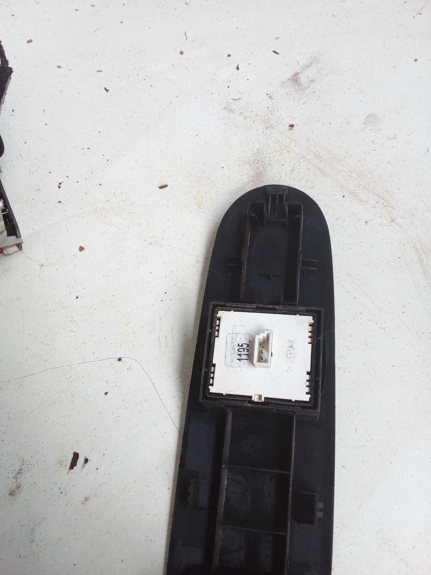 COMANDO BOTÃO VIDRO ELETRICO DIANT ESQ PUNTO LINEA 2016 2