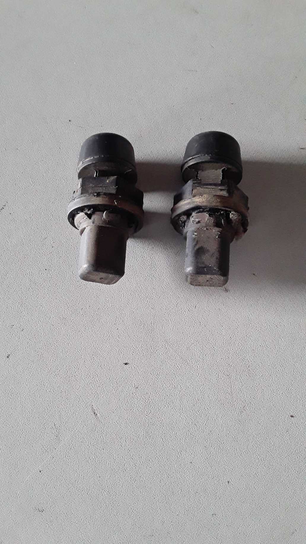 Par Batente Limitador Porta Malas Vw Fox 2006 1