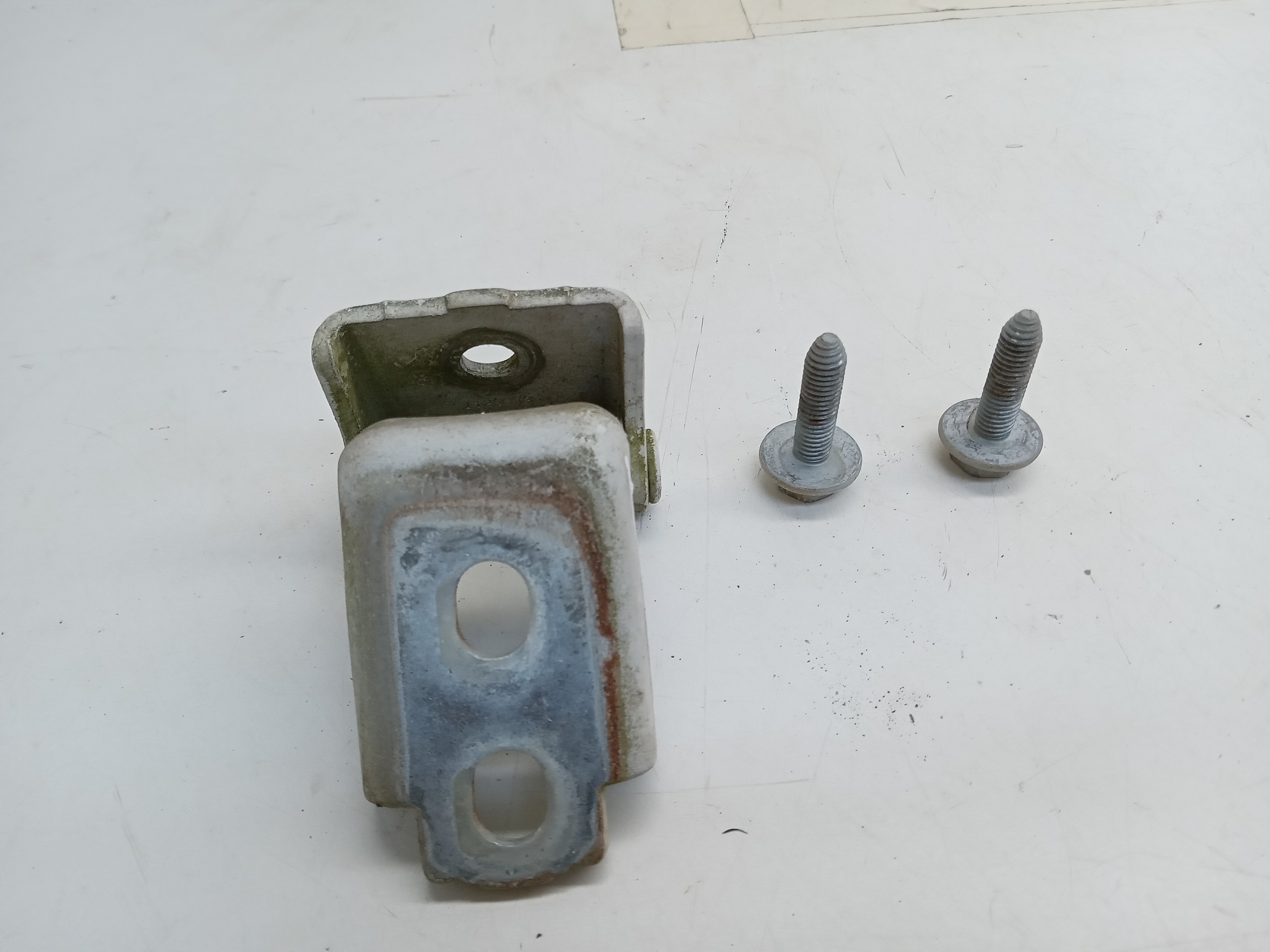 DOBRADIÇA INFERIOR PORTA DIANTEIRA LE RENAULT FLUENCE 2011 1