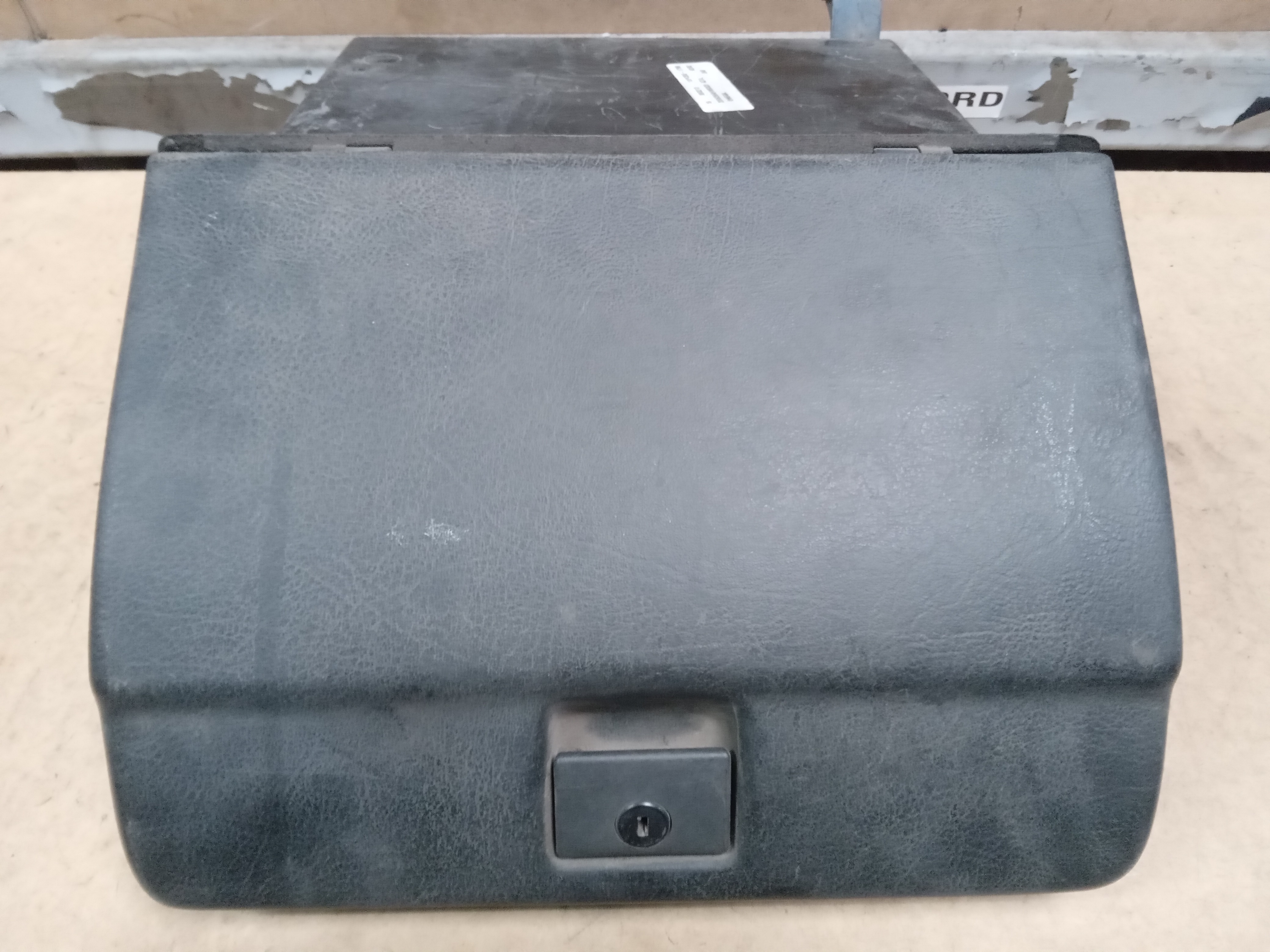 PORTA LUVAS GM OMEGA 1992 1