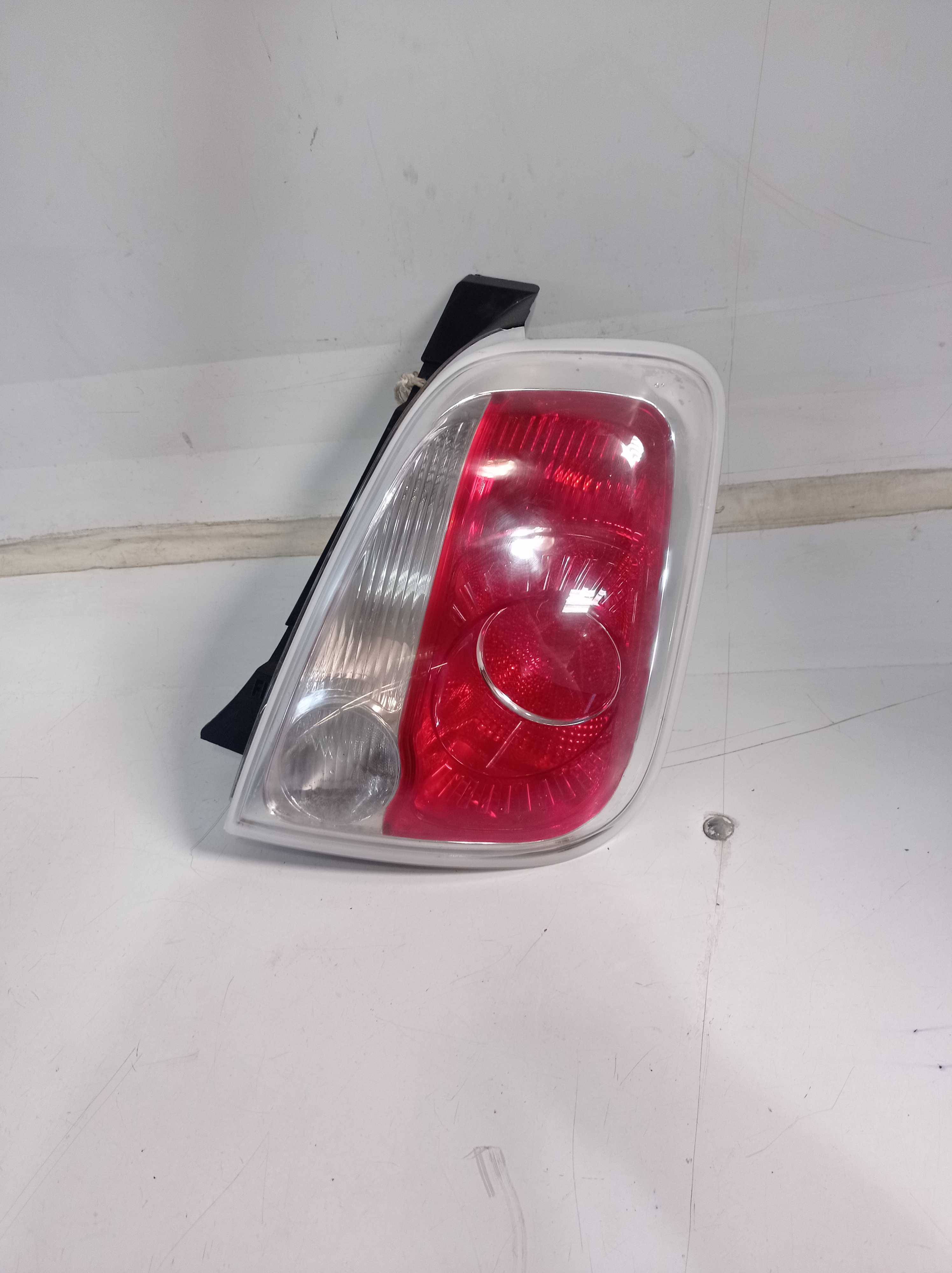 LANTERNA TRASEIRA DIREITA FIAT 500 2012 1
