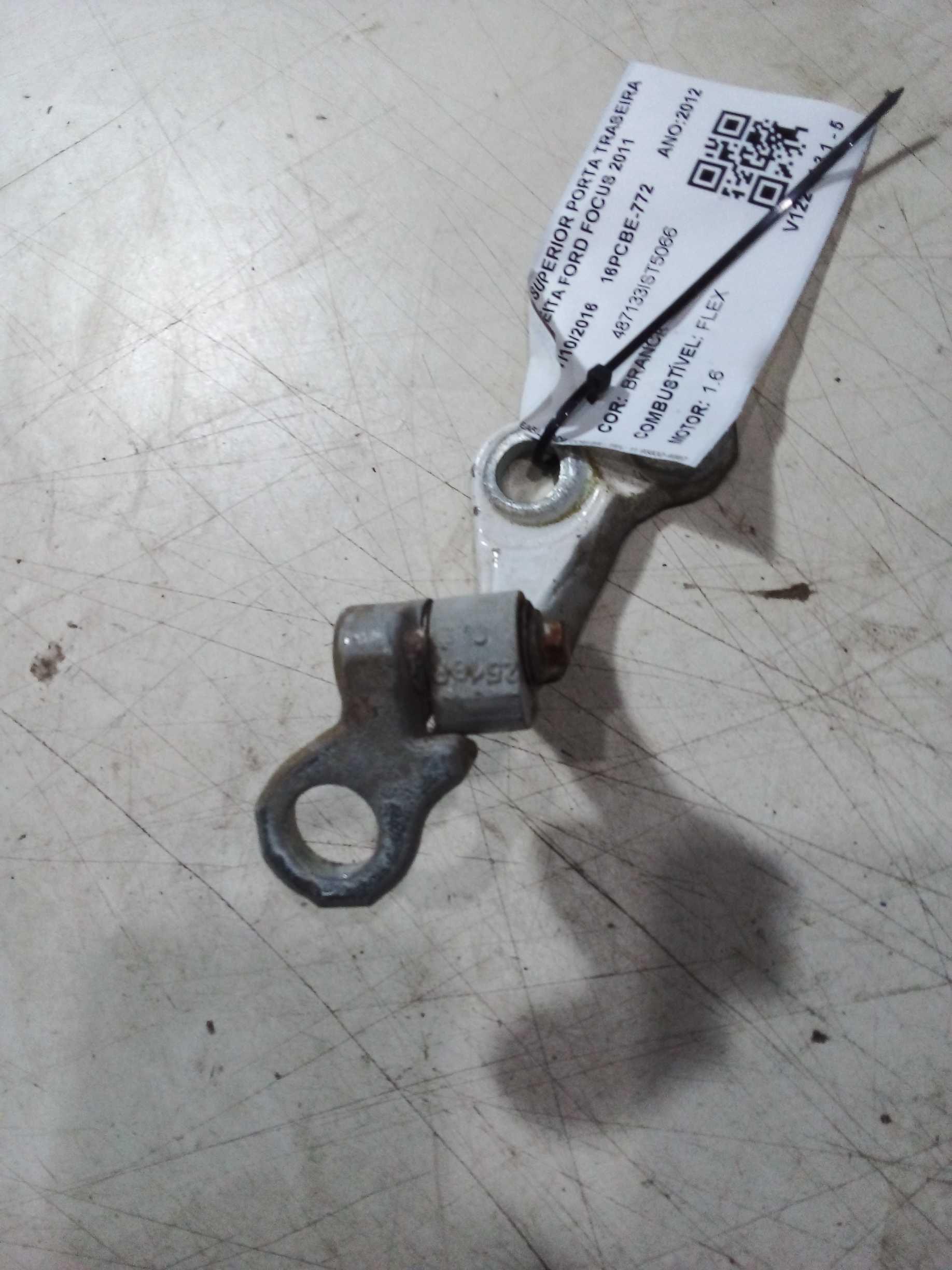 DOBRADIÇA SUP PORTA TRAS DIREITA FORD FOCUS 2011  3M151R2660 1