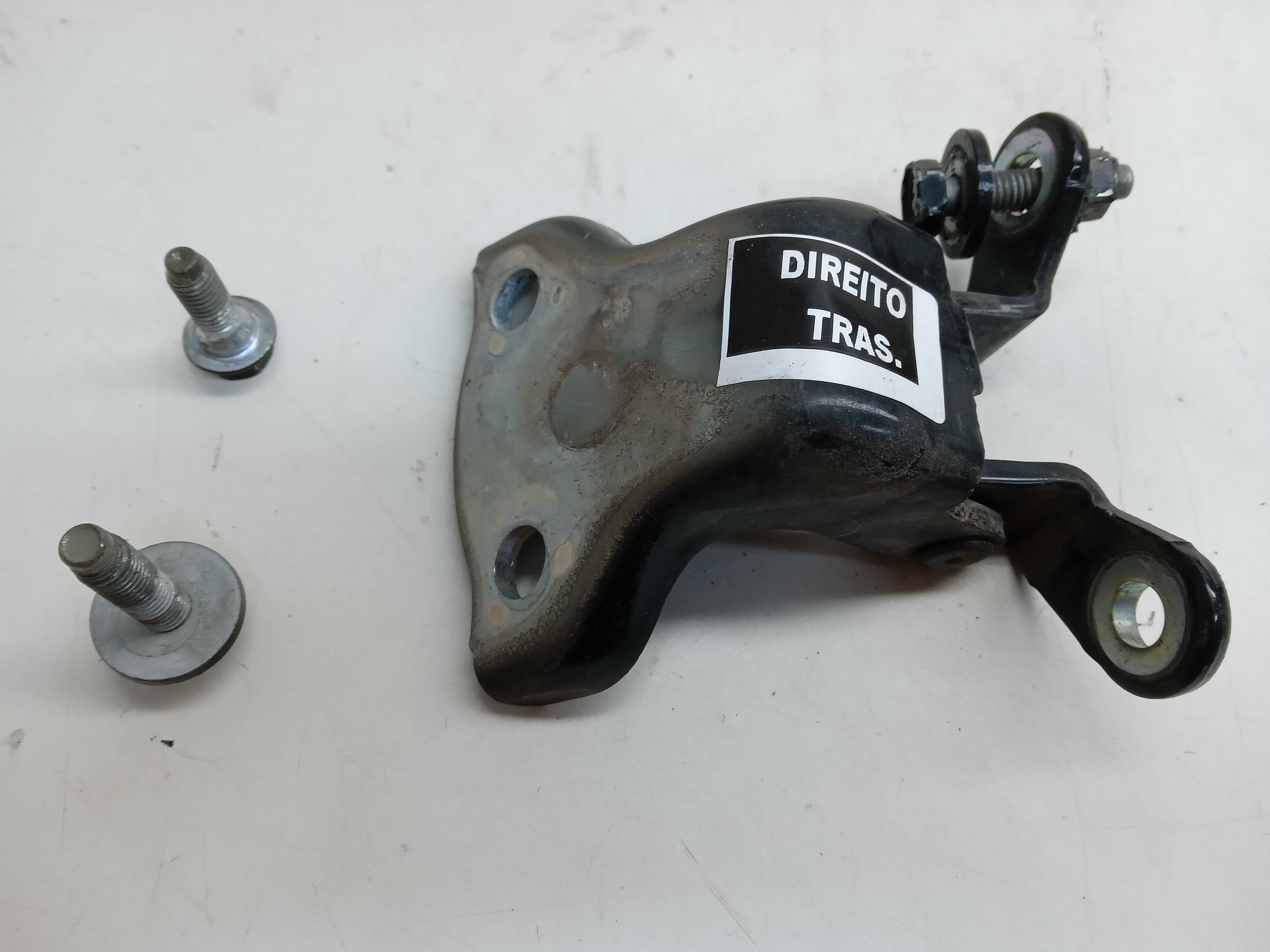 DOBRADIÇA SUPERIOR PORTA TRASEIRA LD Chevrolet Captiva 2009 2