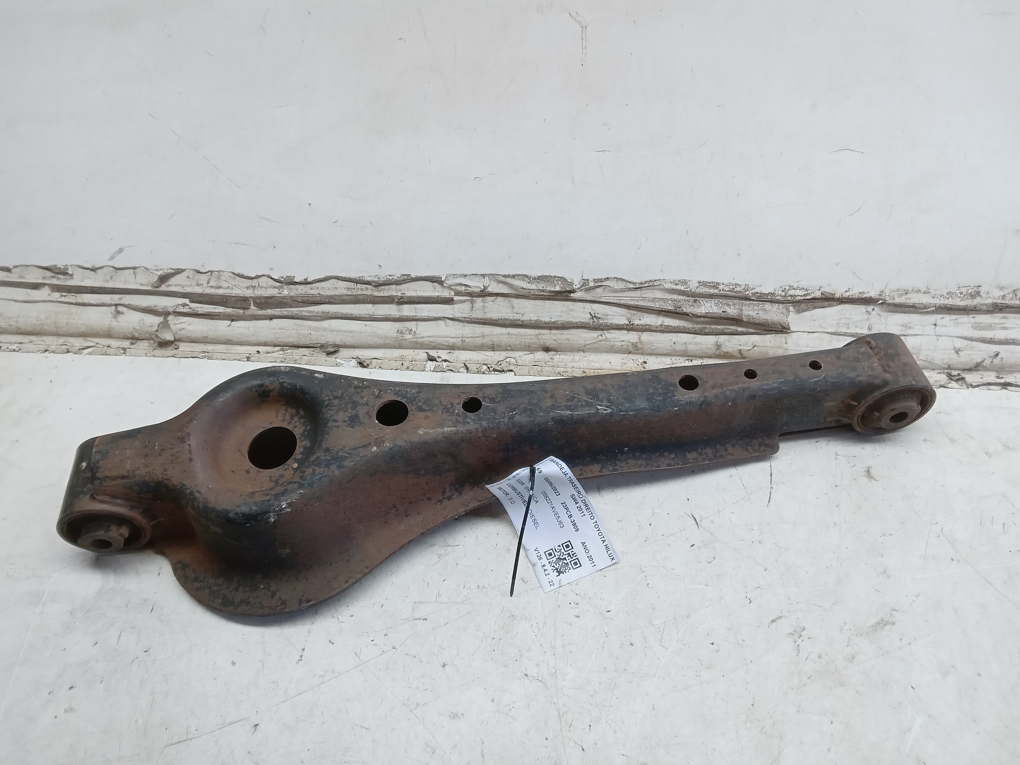 BANDEJA BALANÇA TRASEIRA LD TOYOTA HILUX SW4 2011 2