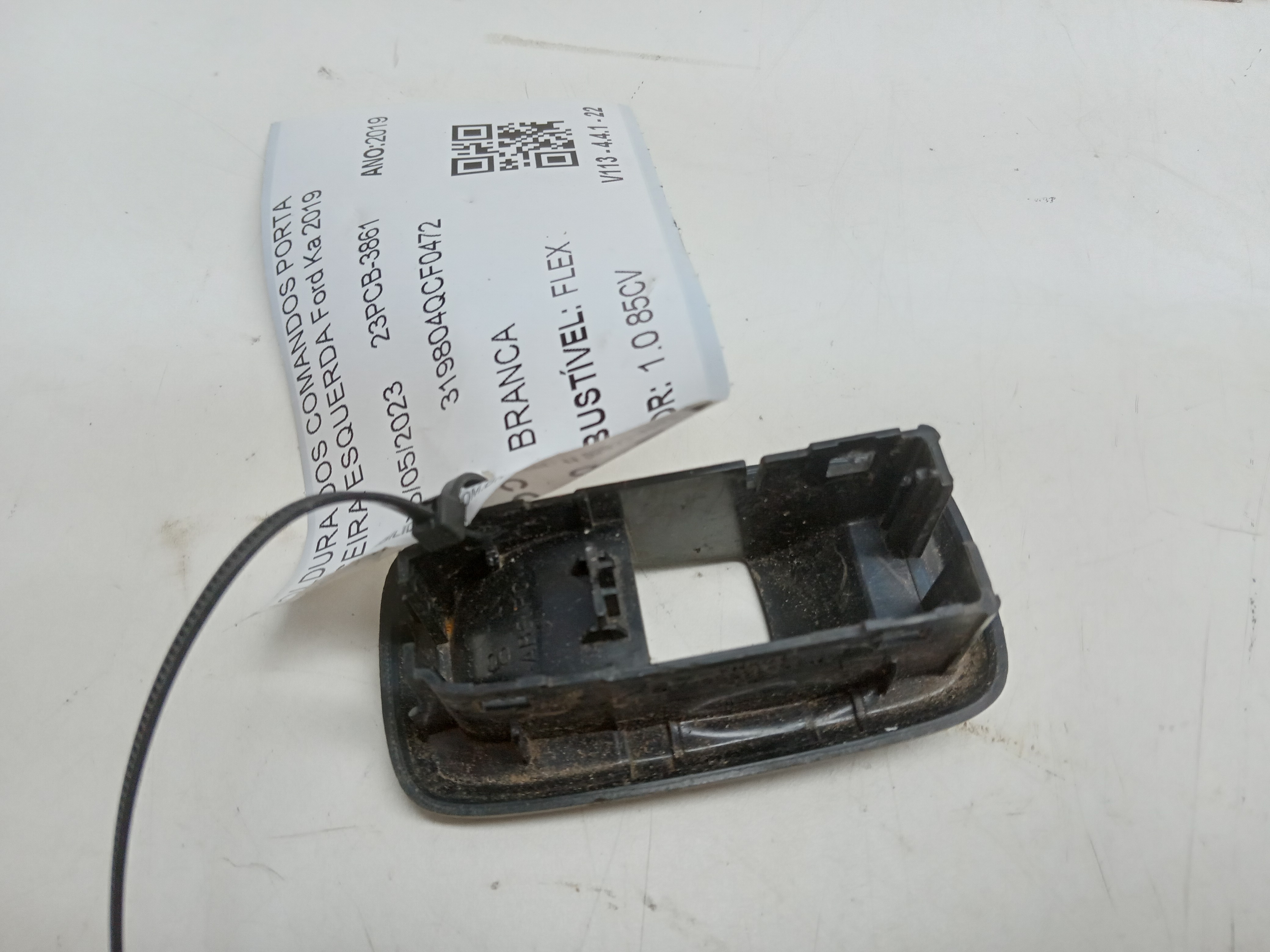 MOLDURA BOTÃO PORTA TRAS LE Ford Ka 2019 2