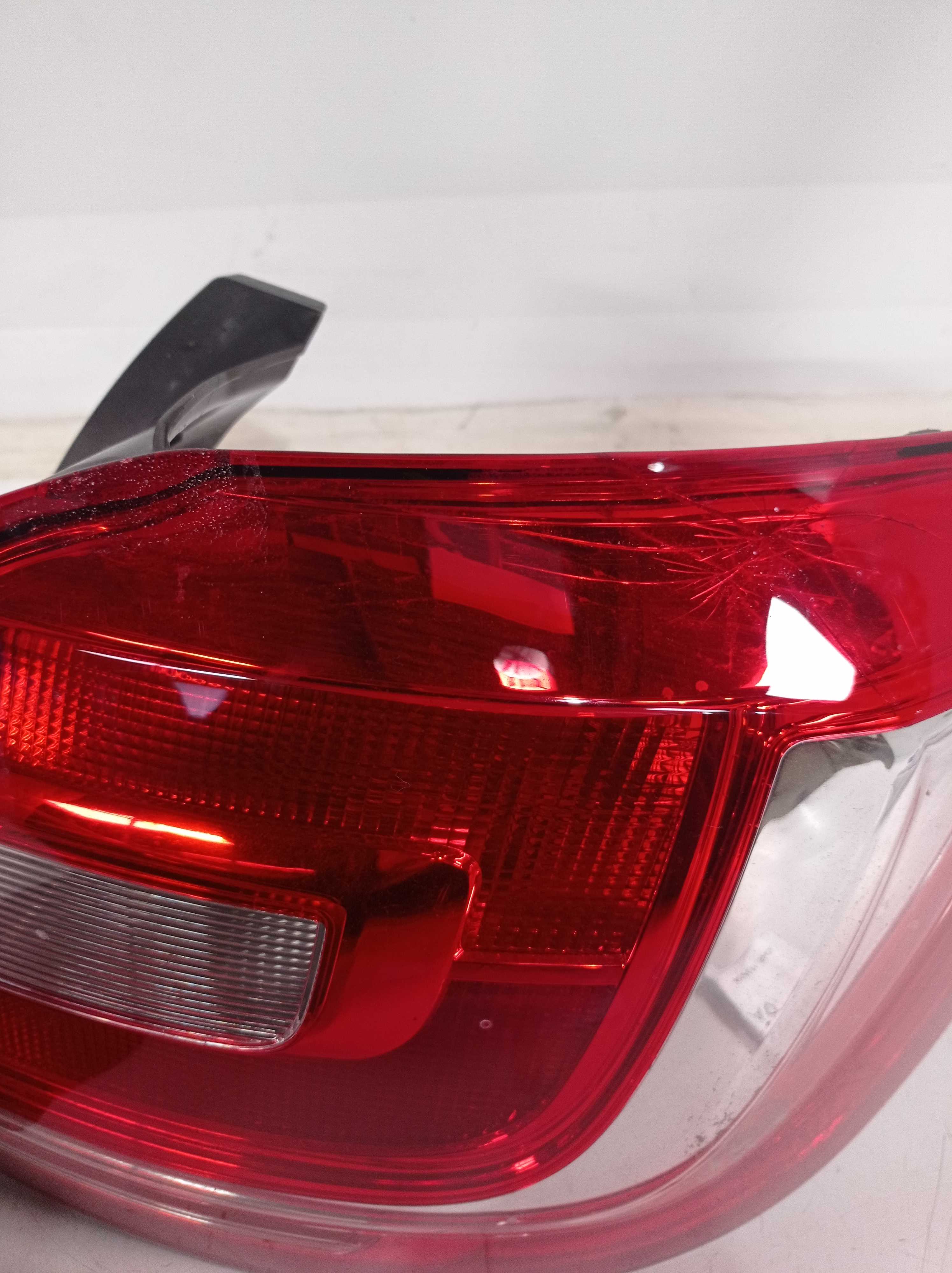 LANTERNA TRASEIRA DIREITA RENAULT SANDERO 2015 RECUPERADA 2