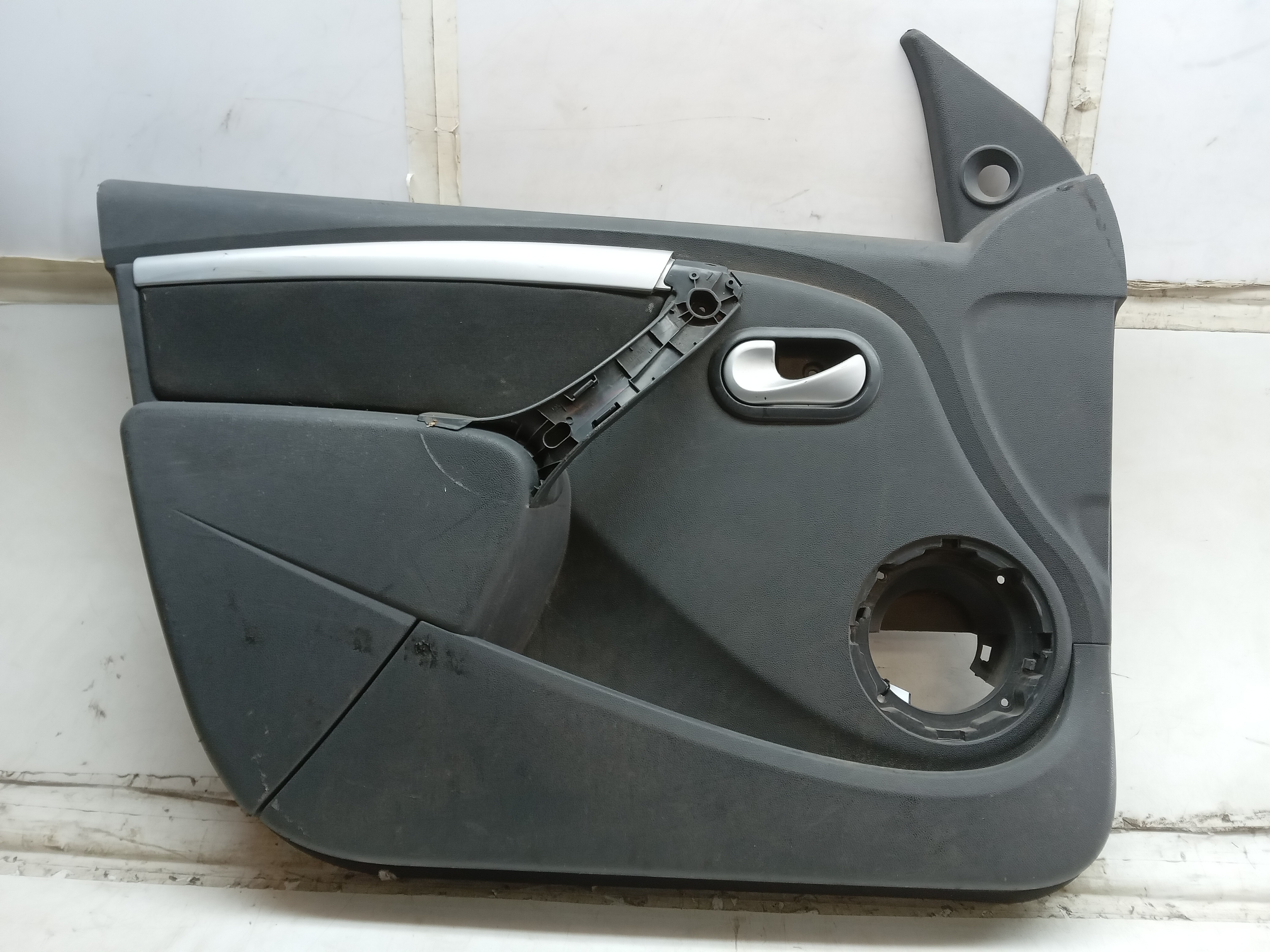 FORRO PORTA DIANT LE RENAULT SANDERO 2010