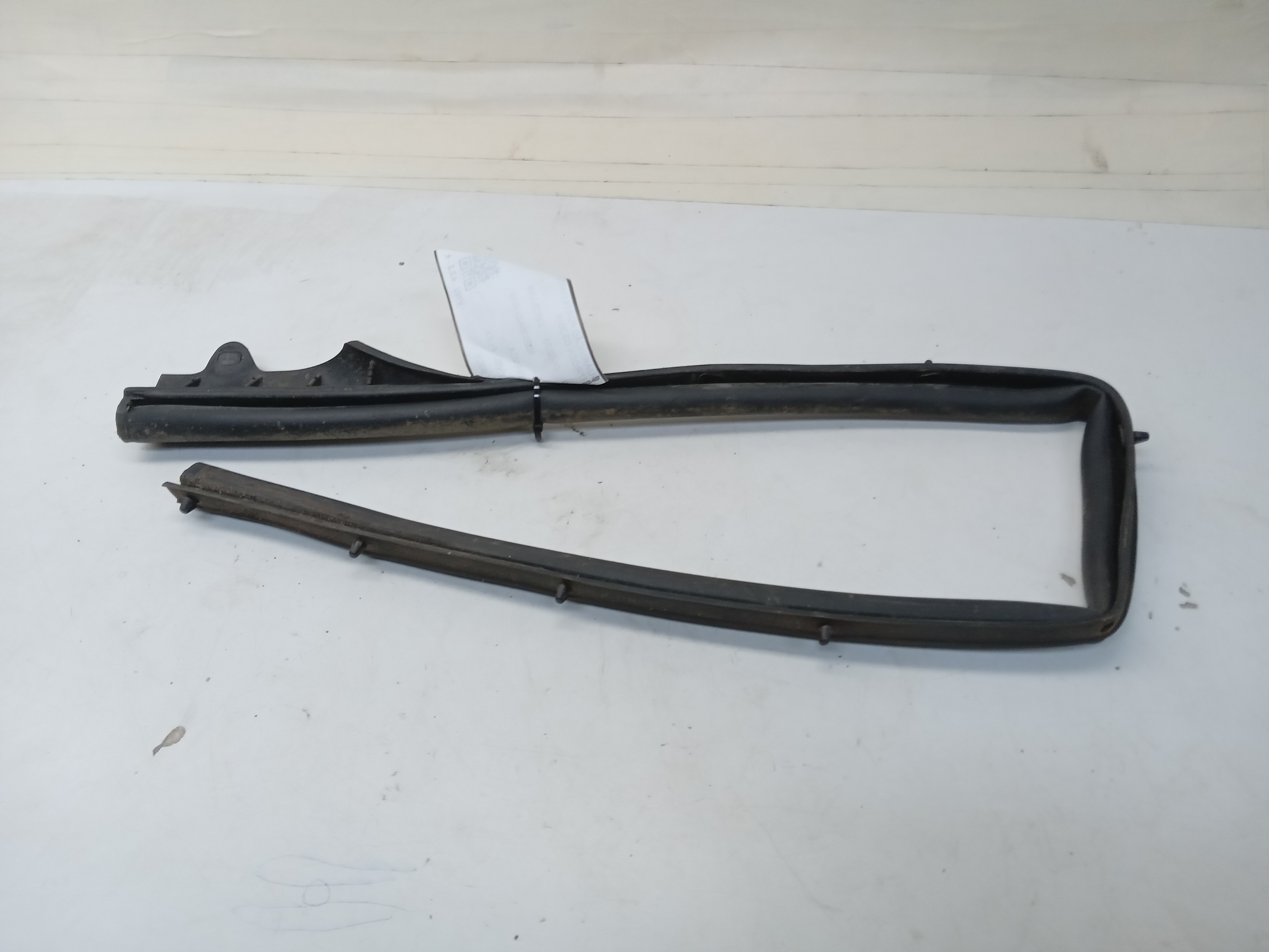 GUARNIÇÃO PORTA DIANTEIRA ESQUERDA CITROEN C3 2016 2