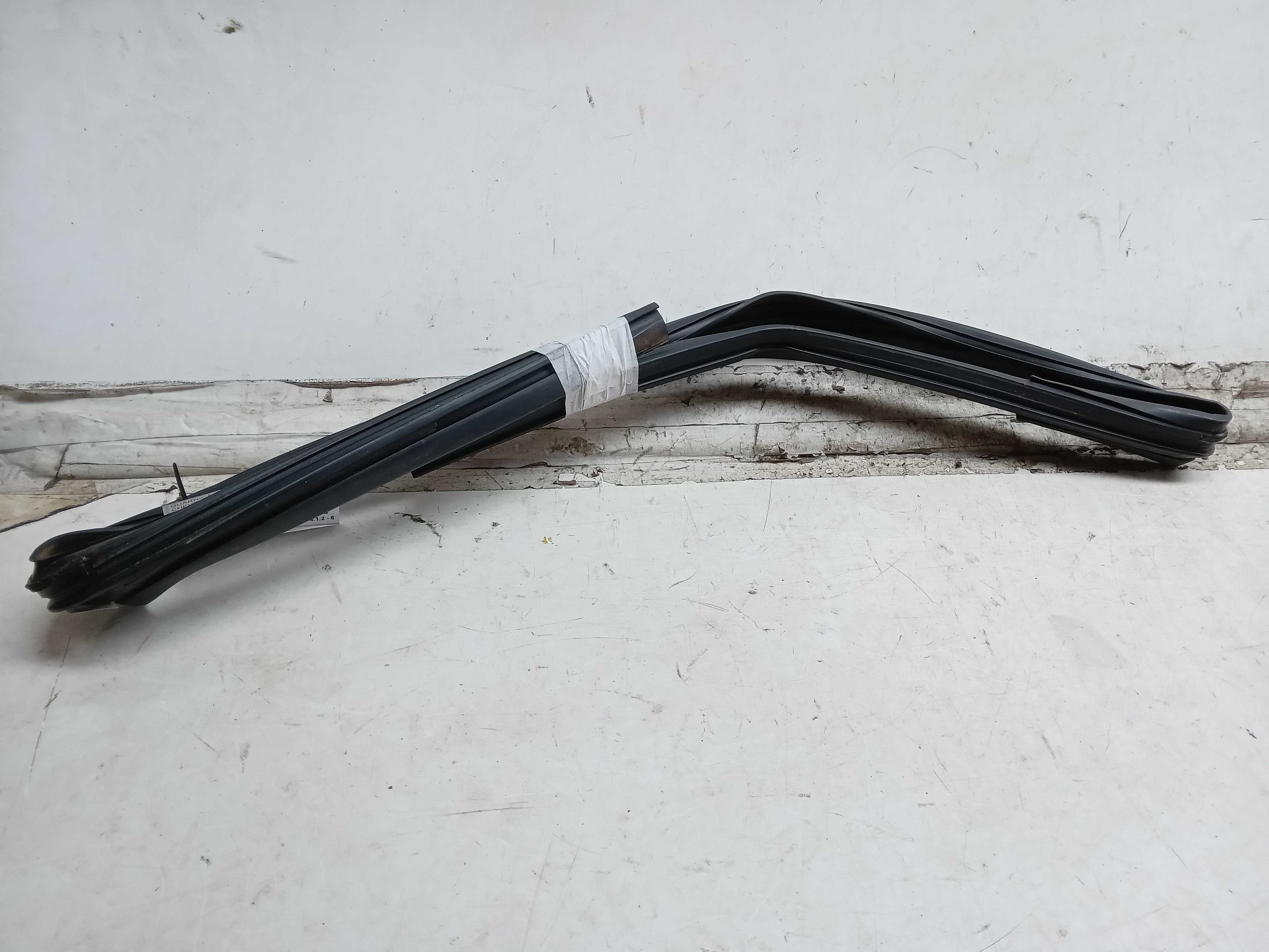 GUARNIÇÃO PORTA DIANTEIRA DIREITA CHEVROLET COBALT 2013 2