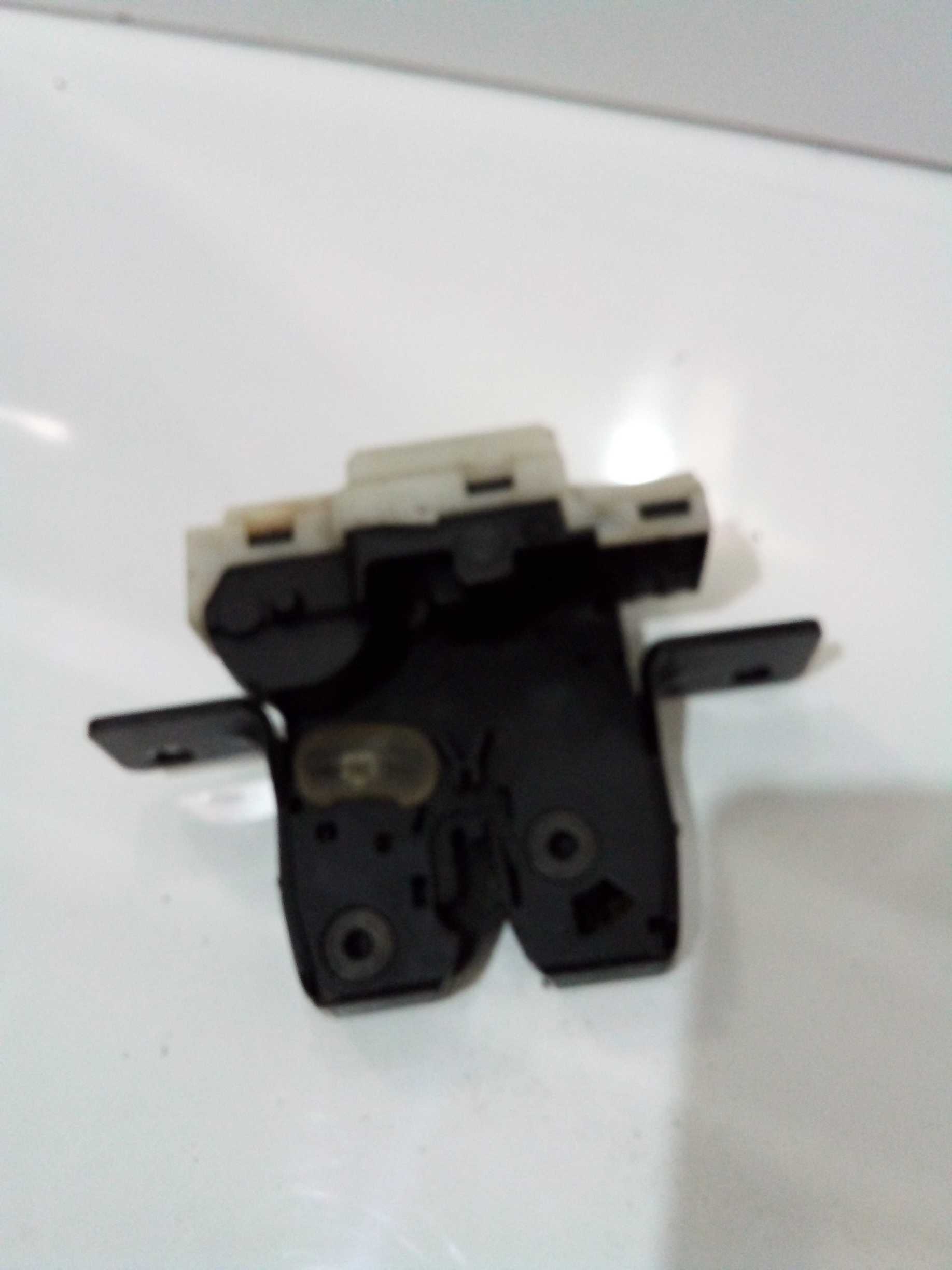 Fechadura Da Tampa Traseira Renault Megane Sedan 2008 3