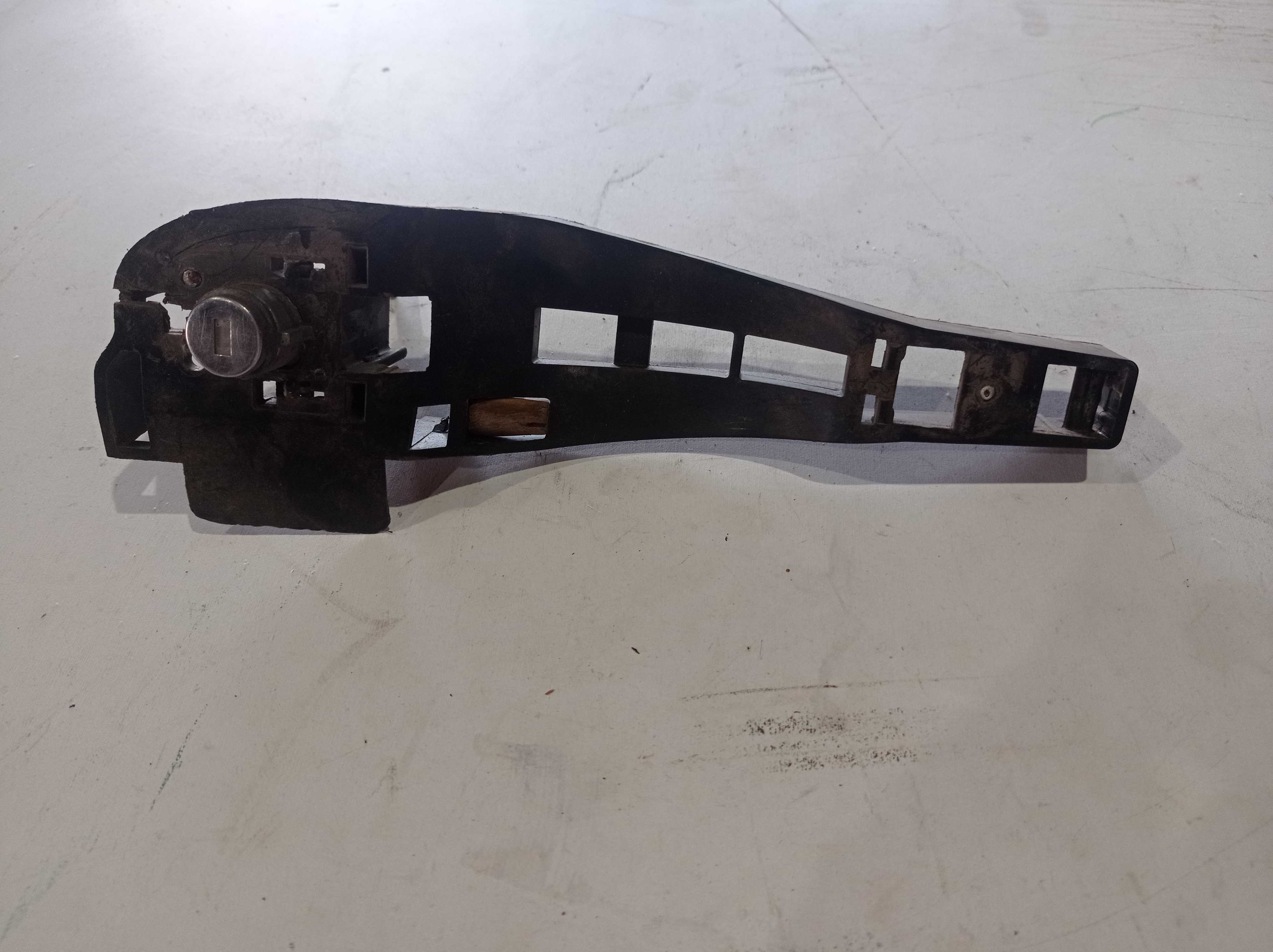 SUPORTE MAÇANETA EXTERNA TRASEIRA ESQUERDA CITROEN C3 2005 1