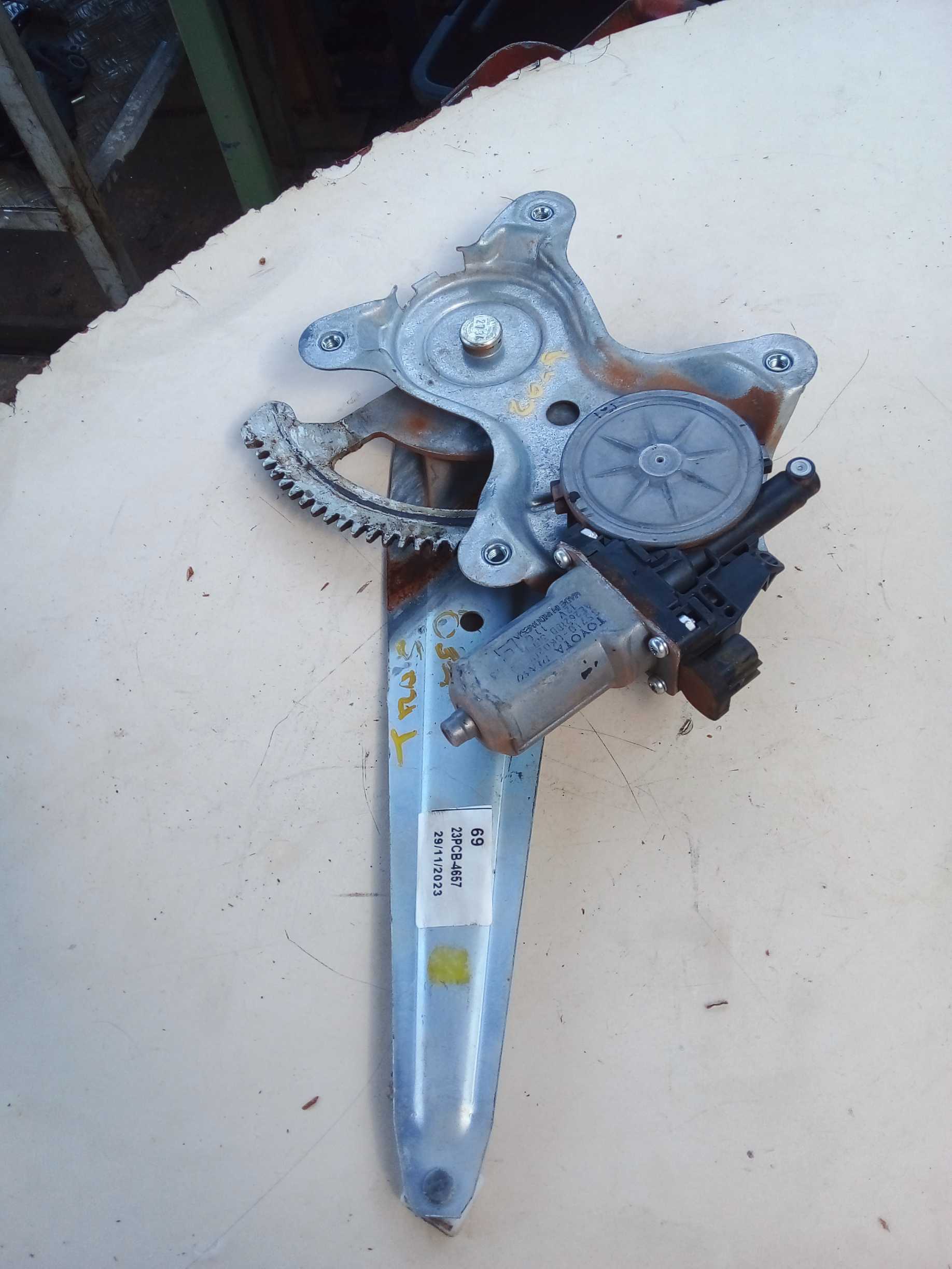 MAQUINA VIDRO TRASEIRA ESQUERDA HILUX 2009 857100K020