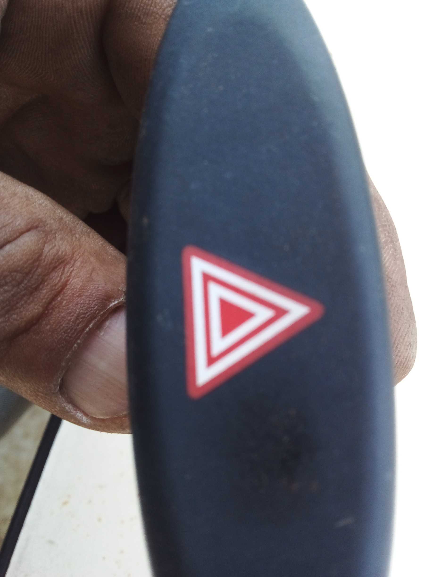 BOTÃO ALERTA TOYOTA ETIOS 2018 1